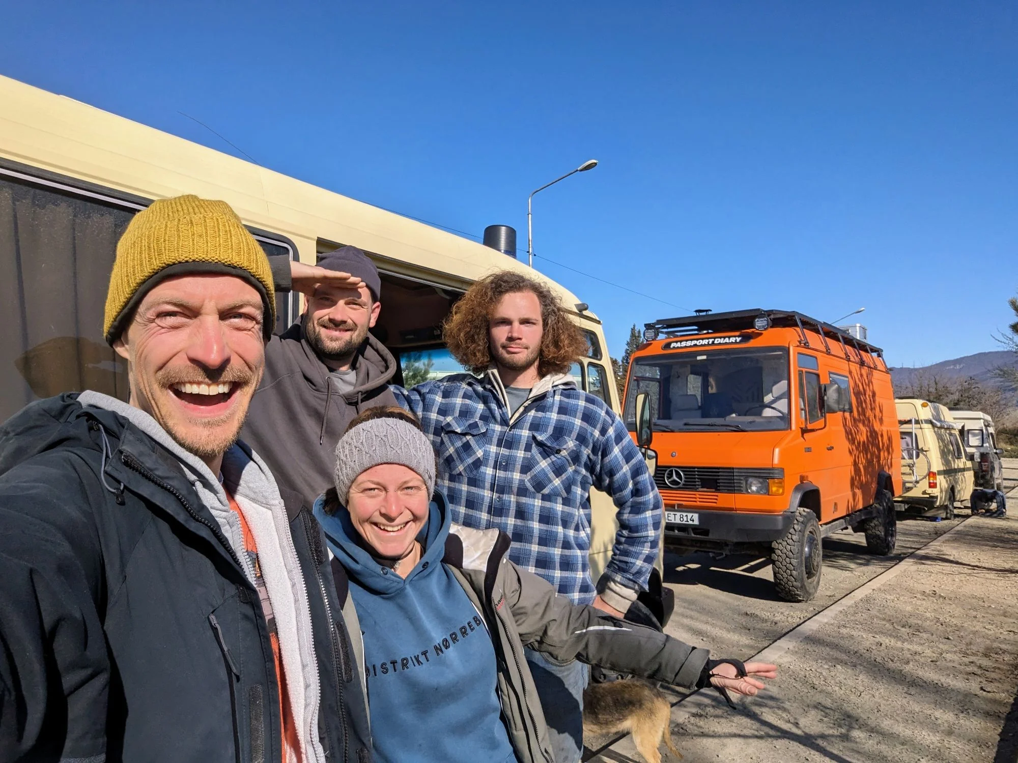 In Tbilisi, I met Whoopie, Paul and Adrian with his dog in a parking lot and together we had a lot of fun and tried to get rid of a squeaking noise that only occurred when turning the steering wheel of Rosinante.