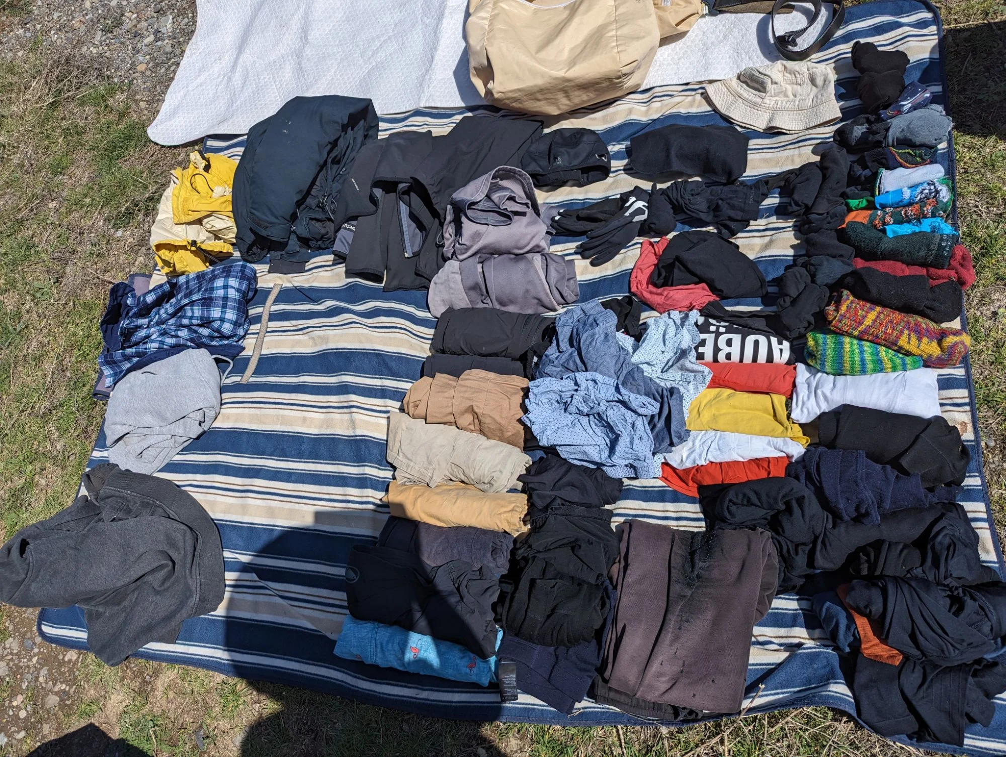 We got rid of a whole lot of stuff. Especially Racki gave away so many things and clothes&mldr; It was crazy.  Especially because for her most of her things are reminders of special friends and occasions.
