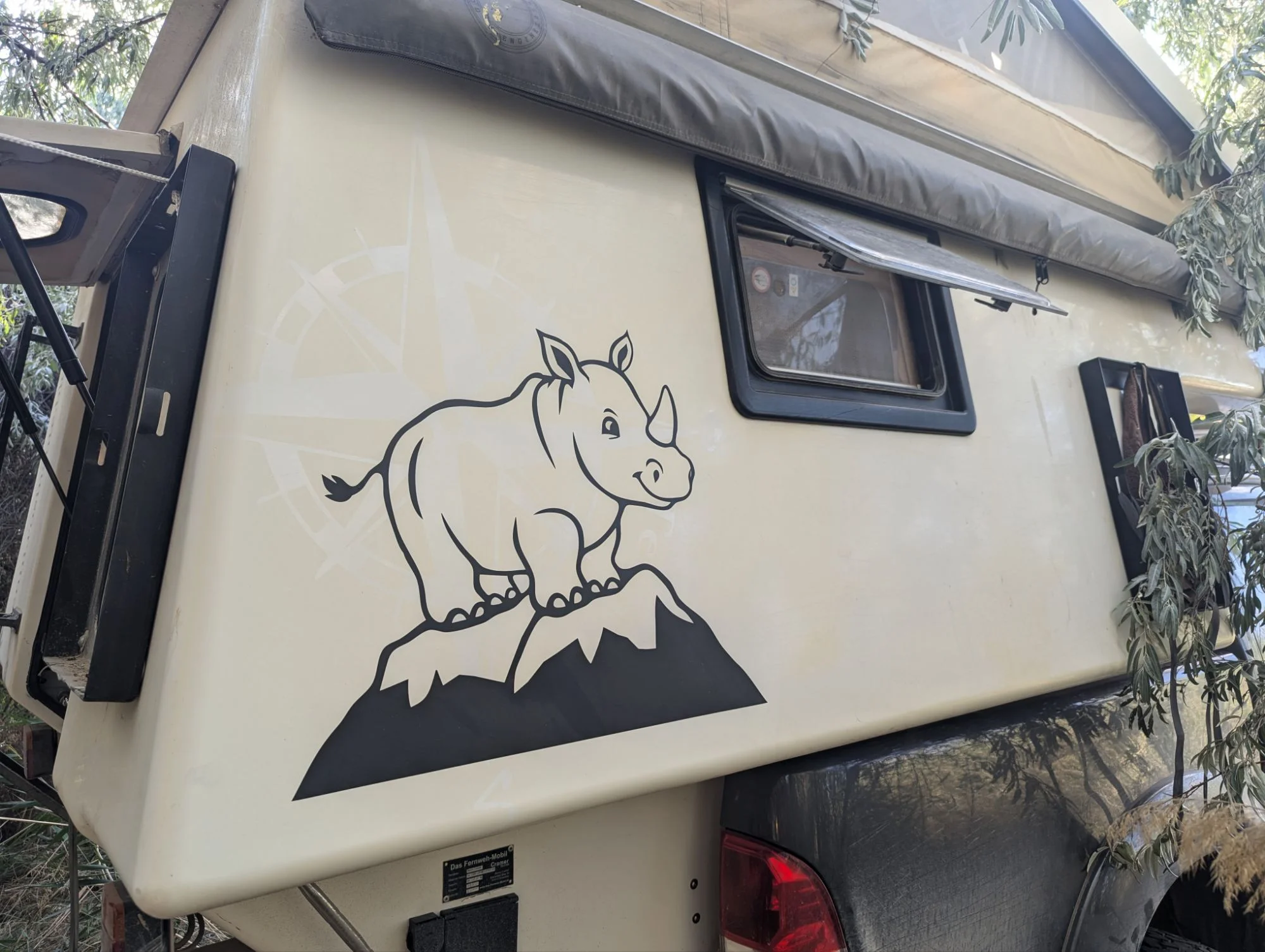 And a Rhino for Racki. She had a Rhino on her car Thor as well and I thought it would be nice to keep it that way now that we are traveling together in Rosinante.