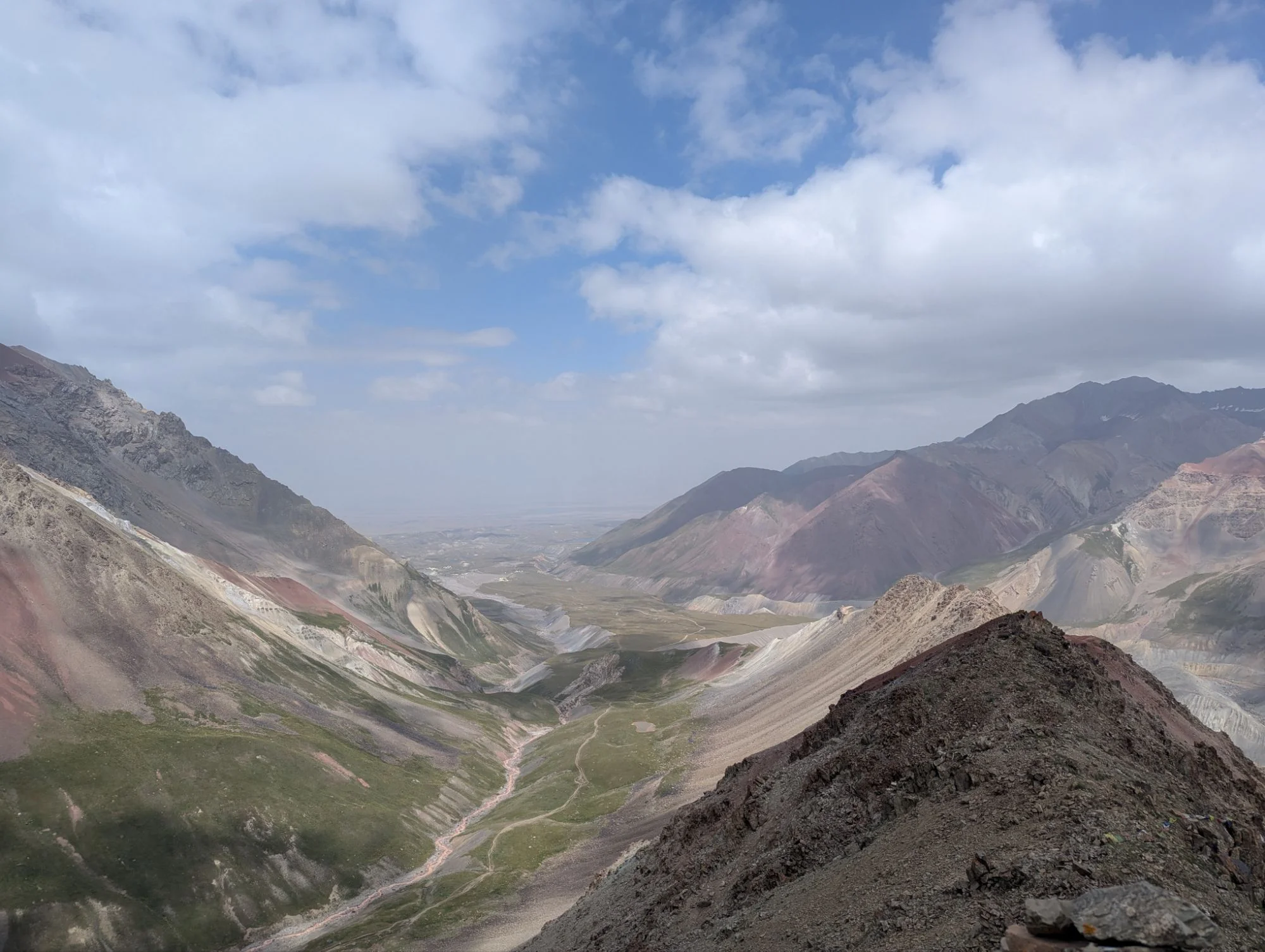 The area around the base camp was very beautiful and we did a nice hike with a beautiful view. Unfortunately I had a strong diarrhoea and had to shit a lot and everywhere. So I did not do any big hikes.