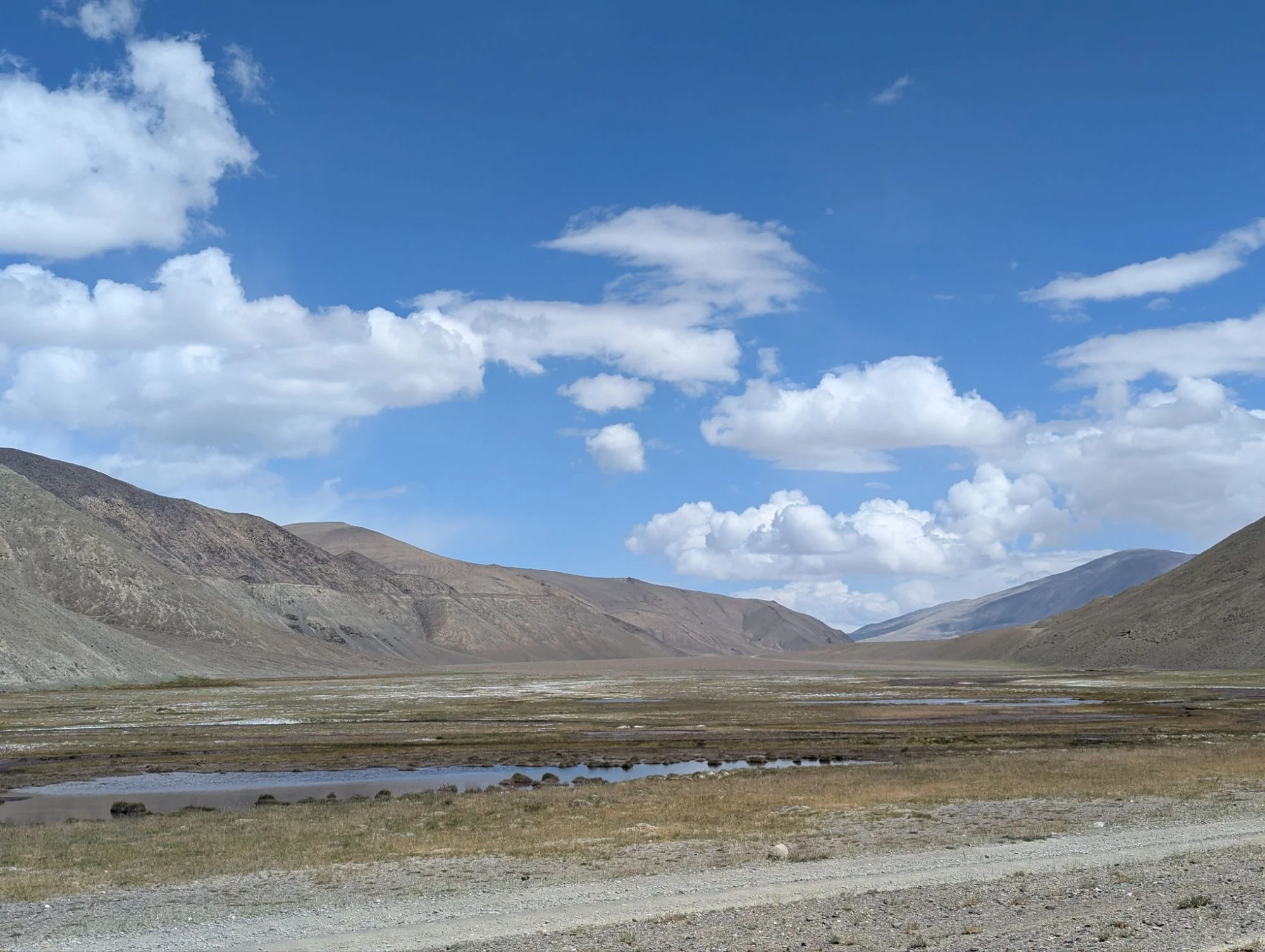 We had organized the permit for the Pamir region and everything else in advance and so the border crossing went very well. The road between the borders was pretty offroady (no photo) and we were wondering how people with vans and motorhomes were doing this. And there were actually living people between the borders. On the other side of the border the real Pamir adventure began!
