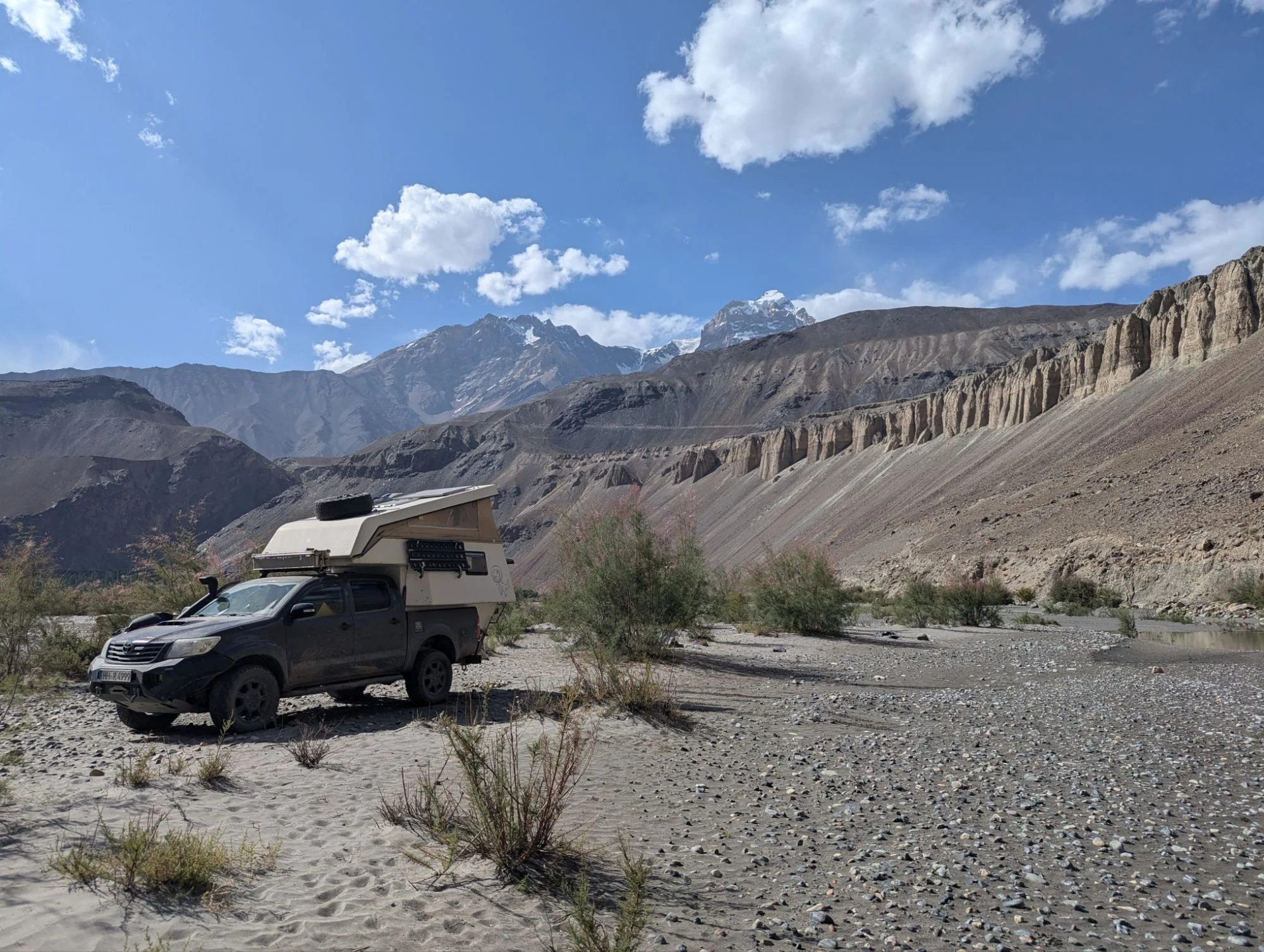 We continued our way in the Bartang Valley and found a nice camp spot close to a river to relax and stayed for a bit longer.