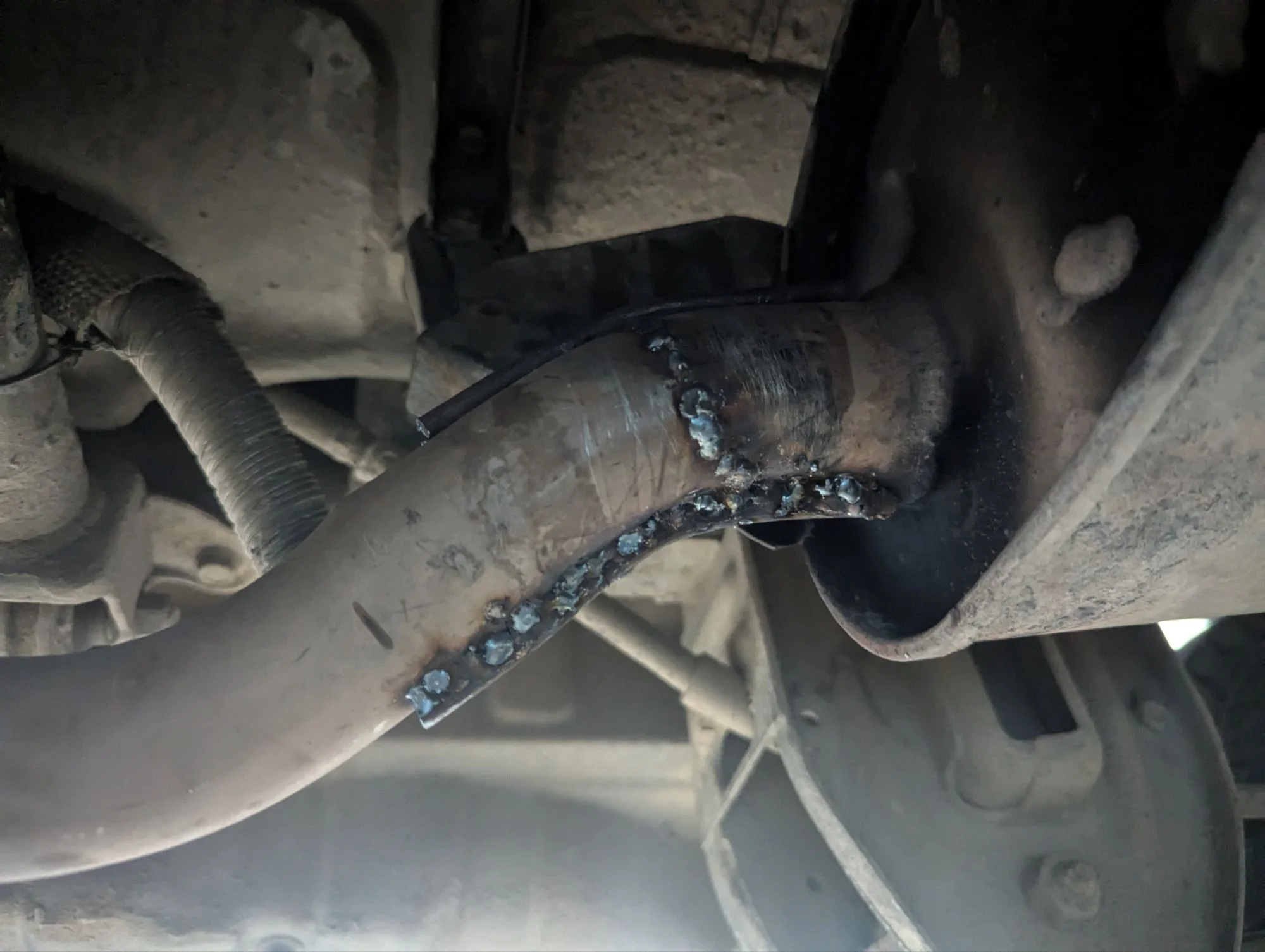 Otto&rsquo;s exhaust pipe got welded and looked good again. A screw had been broken off in a thread in the bracket of Rosinante&rsquo;s underbody armor and we tried to remove it because the armor plates made crazy rattling noises on some frequencies of eroded tracks. I only wanted to use the lift and cordless drill of a mechanic because our had broken. But communication was difficult and so the mechanic tried to fix it. He broke the thread out of the bracket. I was pretty pissed but did not got mad with the guy. So it was cable ties again.