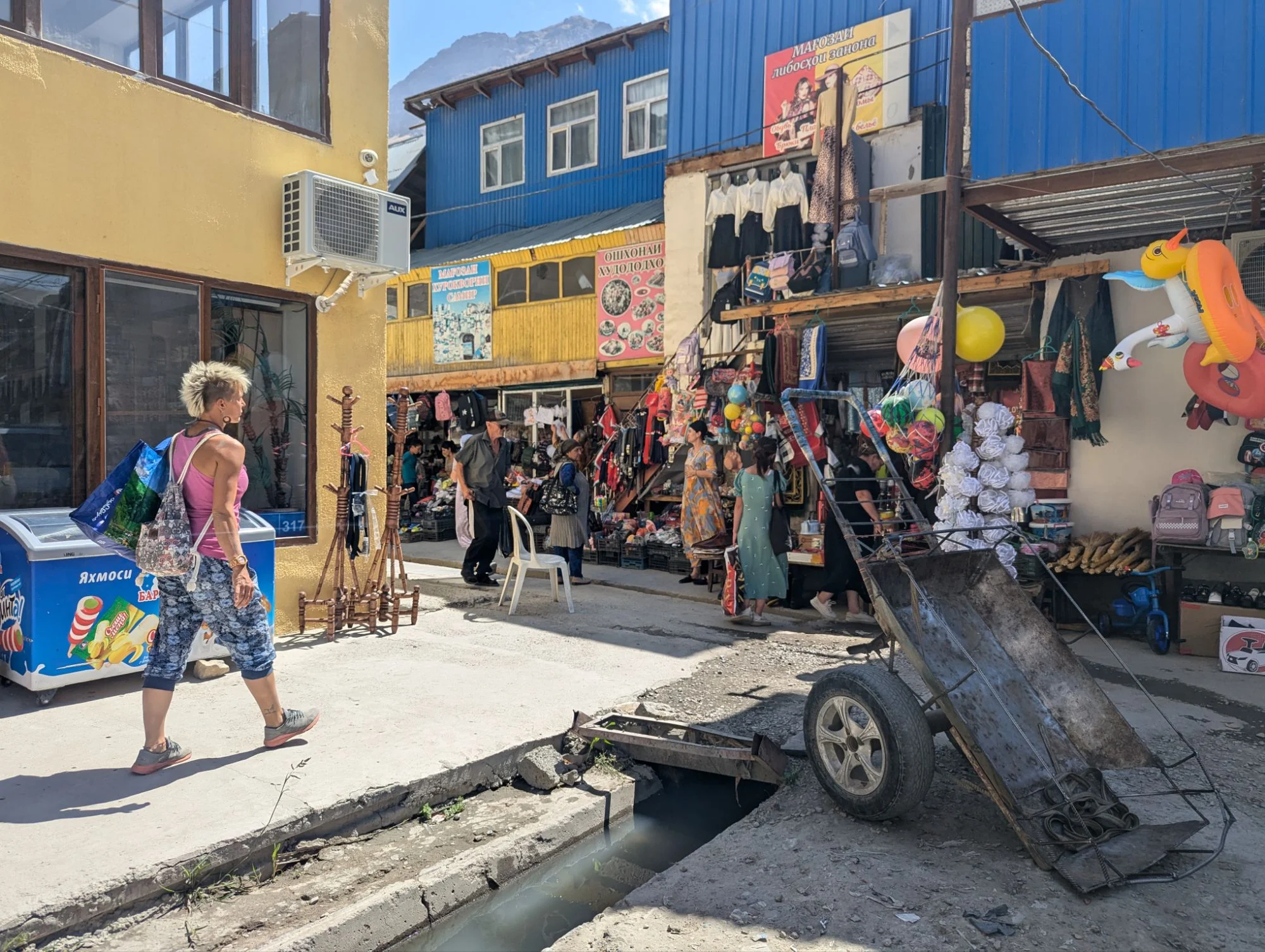 In Khorugh, one of the few bigger settlements in that region, we organized some stuff. It was not so easy to get certain things but as always it was interesting to discover a new place.
