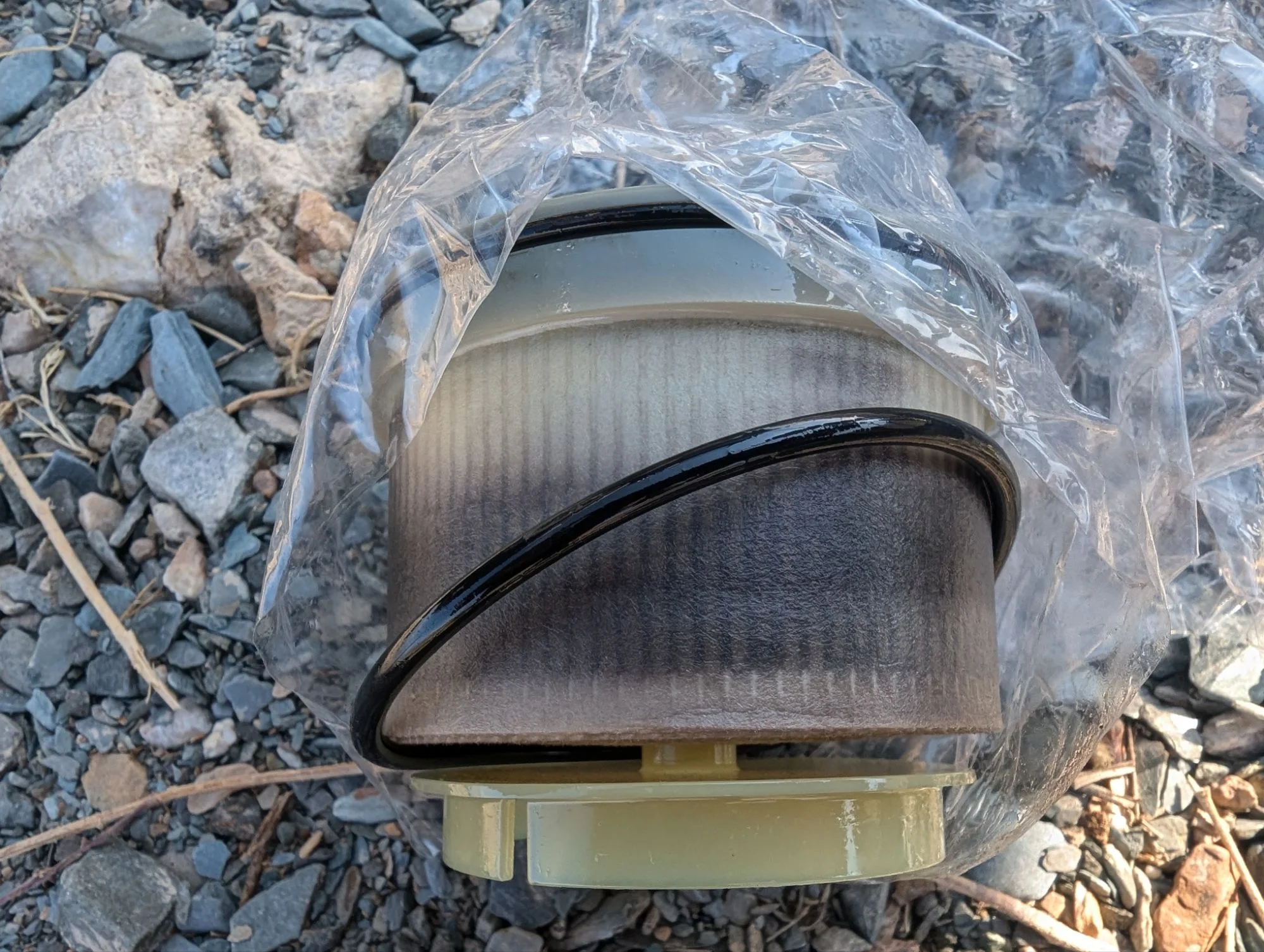 Rosinante&rsquo;s warning indicator for the fuel filter went on again and so we changed the fuel filter.