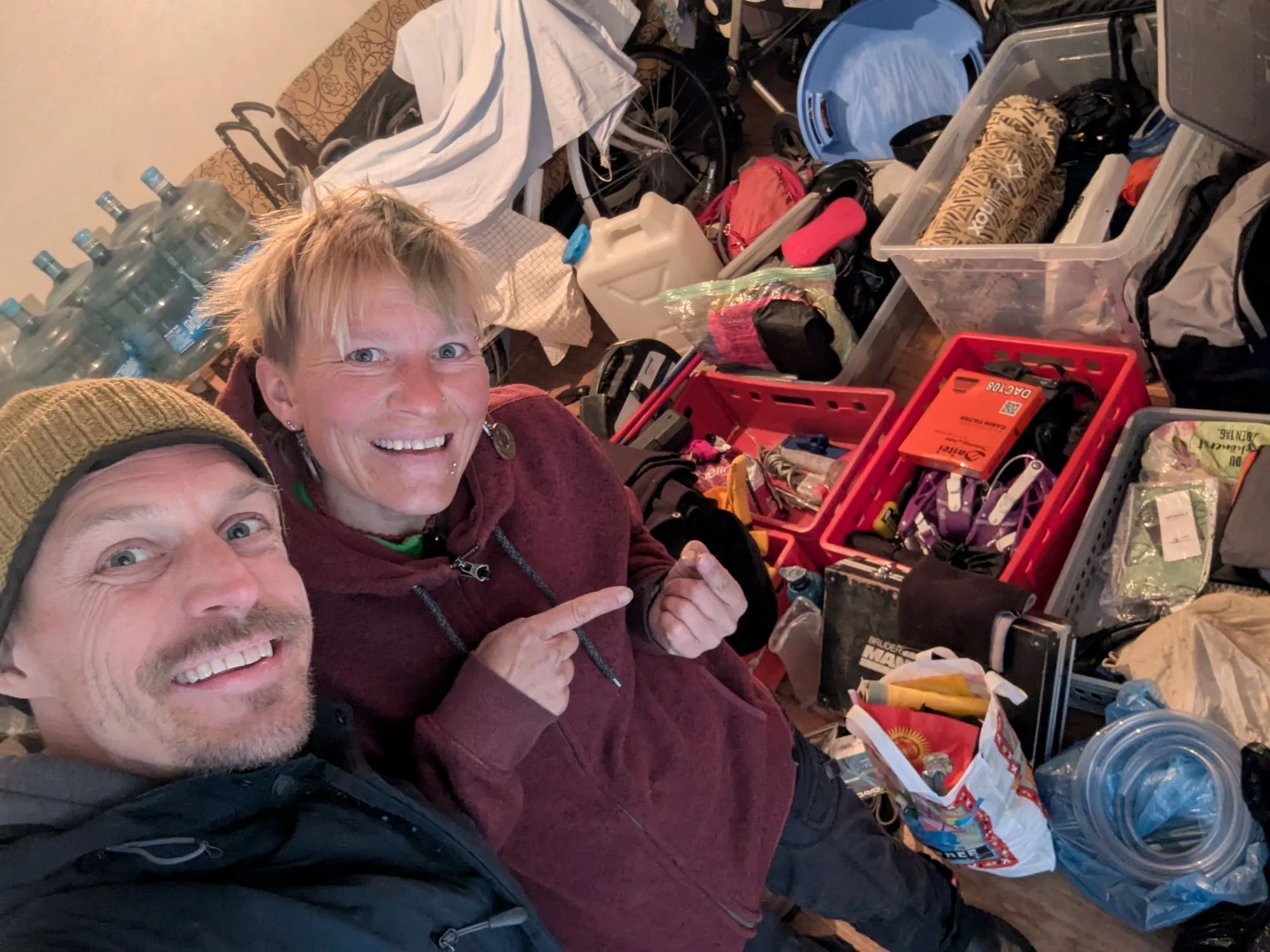 Again, we had a look at everything we had and sorted everything in a keep, maybe and a give away pile.