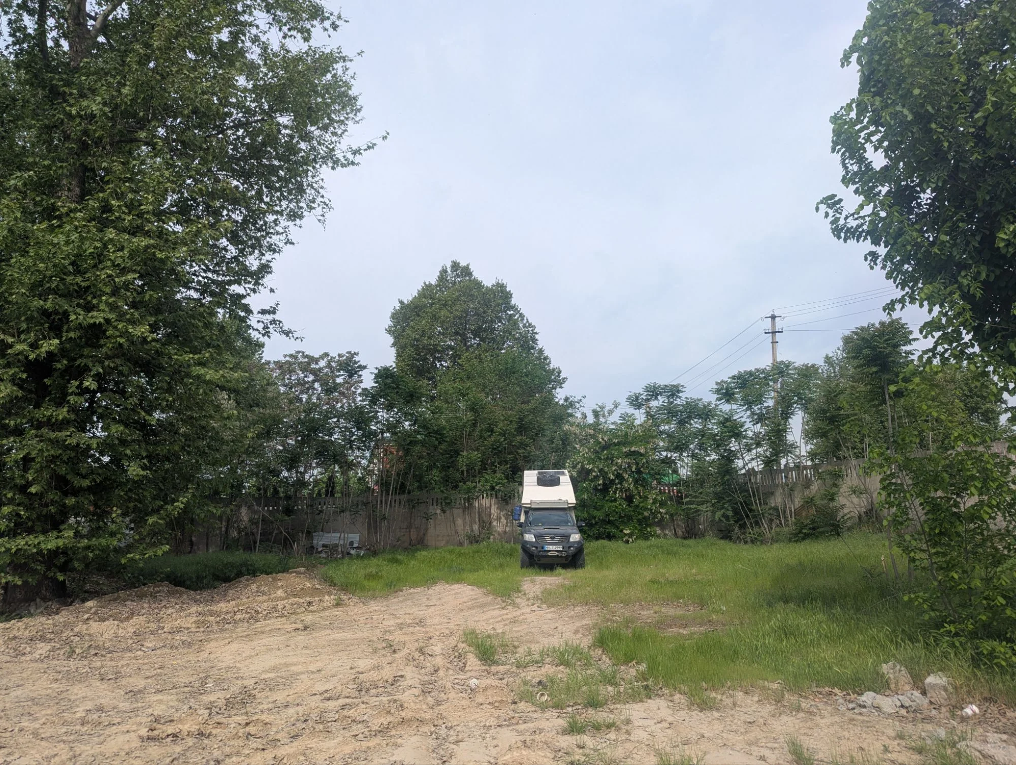After trying two iOverlander camp spots, we found our own one. This one was pretty wired and located in a small area that got used for parking and dumping building materials and trash. But it was pretty green and mostly silent.