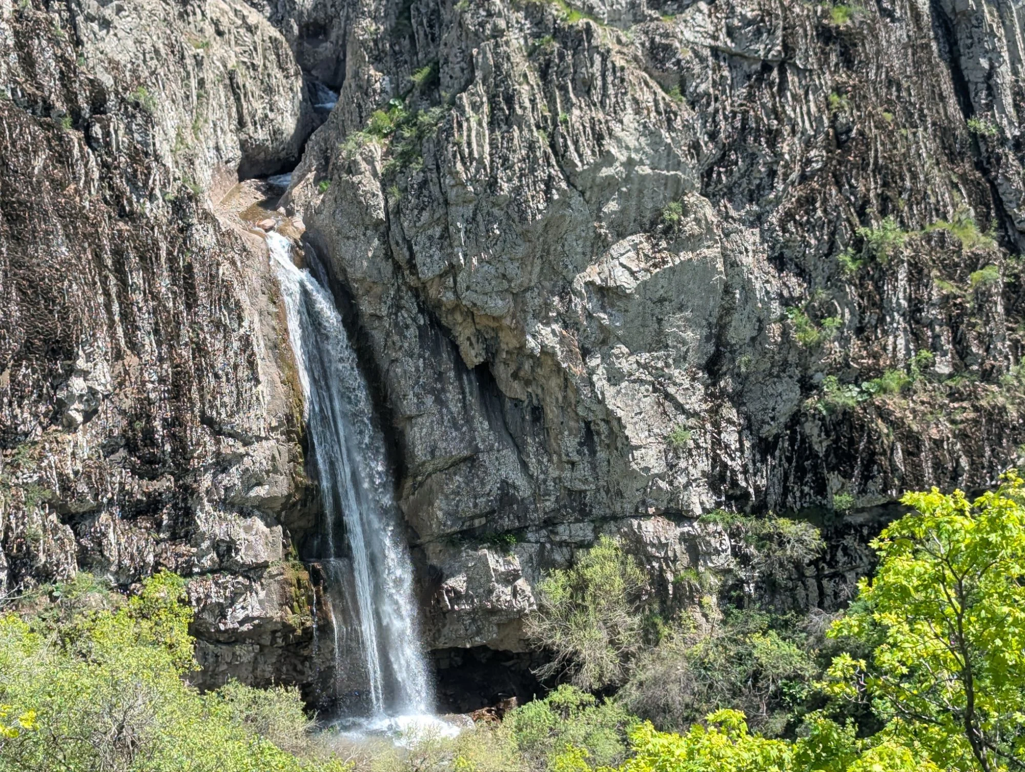 The waterfall was amazing! We guessed it was about 60 meters high. Here is our tour on Komoot.