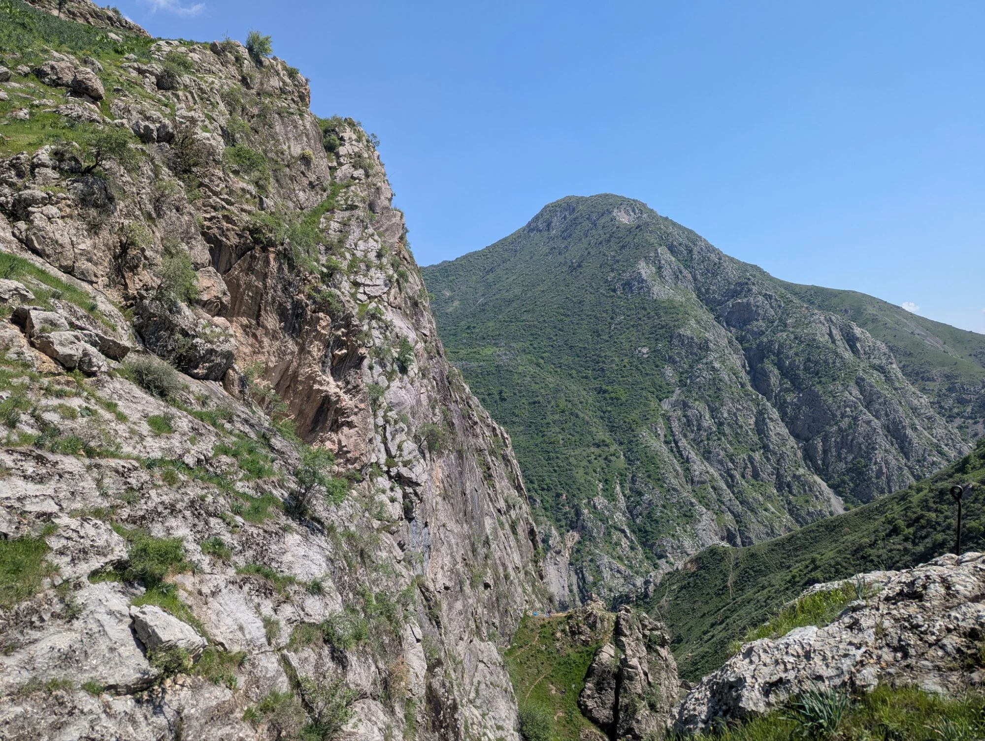 And the scenery was fantastic! It took some time from the road and our camp spot to reach the climbing area, but it was absolutely worth it.