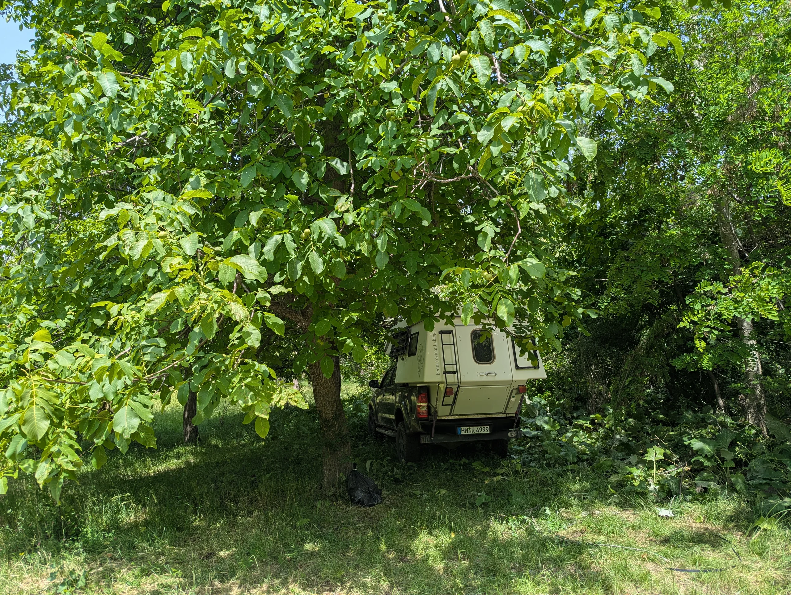Our next spot was in a jungle near an offroad track leading to a waterfall. On our way there, we recovered an offroad taxi which had slipped in  the muddy ditch in a small village.