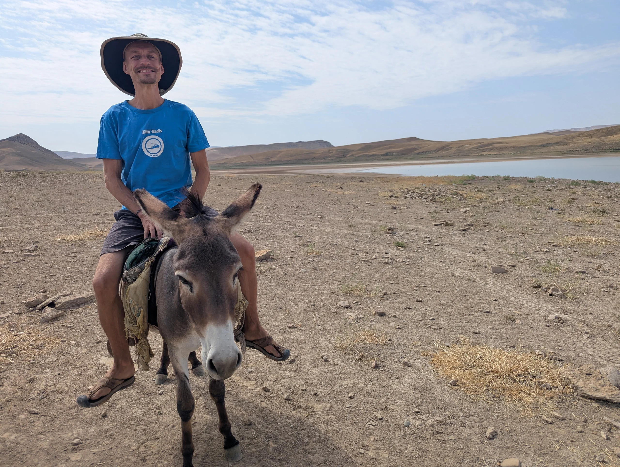 As nearly always, a donkey rider came along and we had a conversation about this and that with Google Translate, arms, and hands.