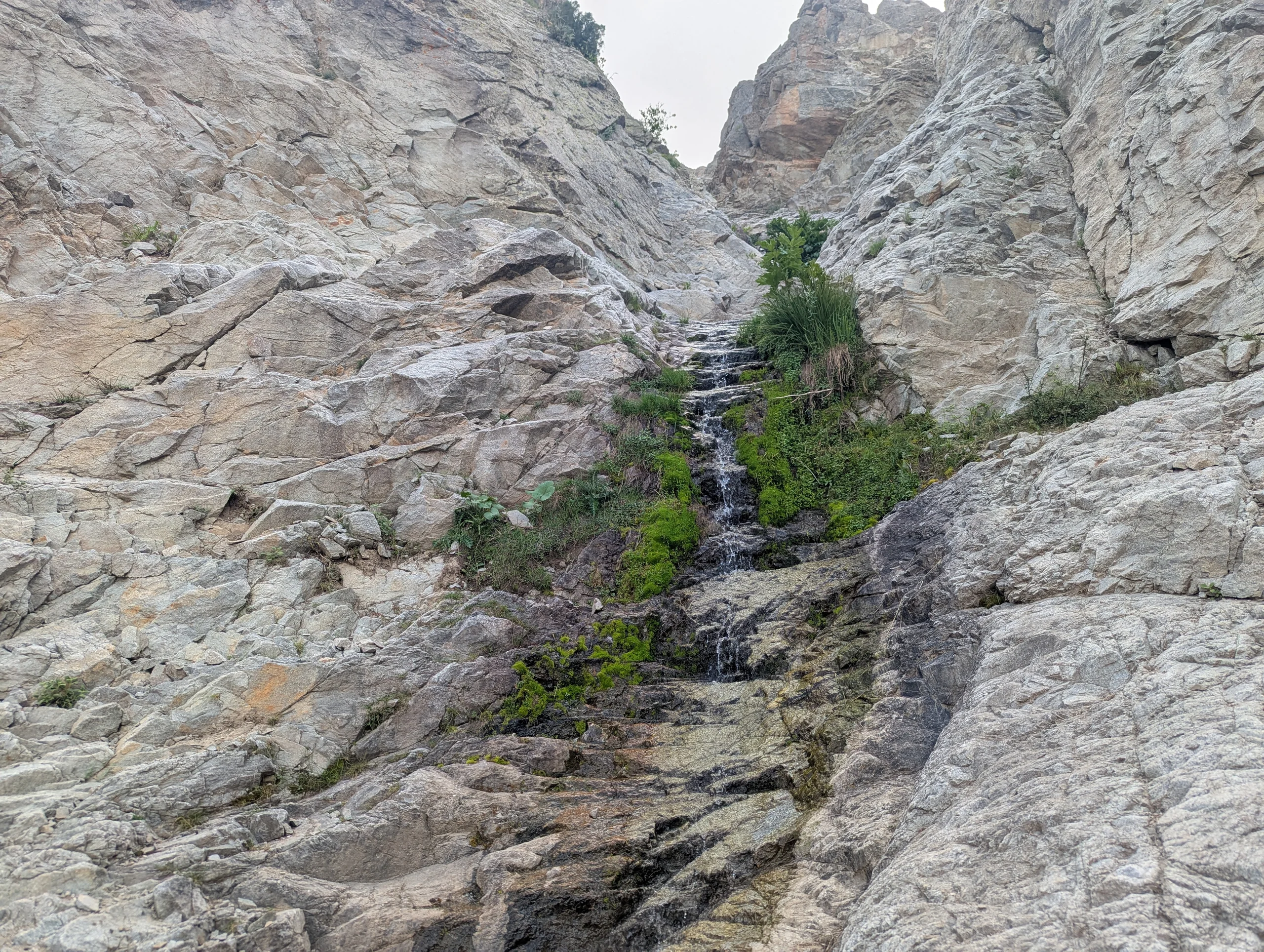 Instead of a waterfall there were only small springs. Here is our tour on komoot.