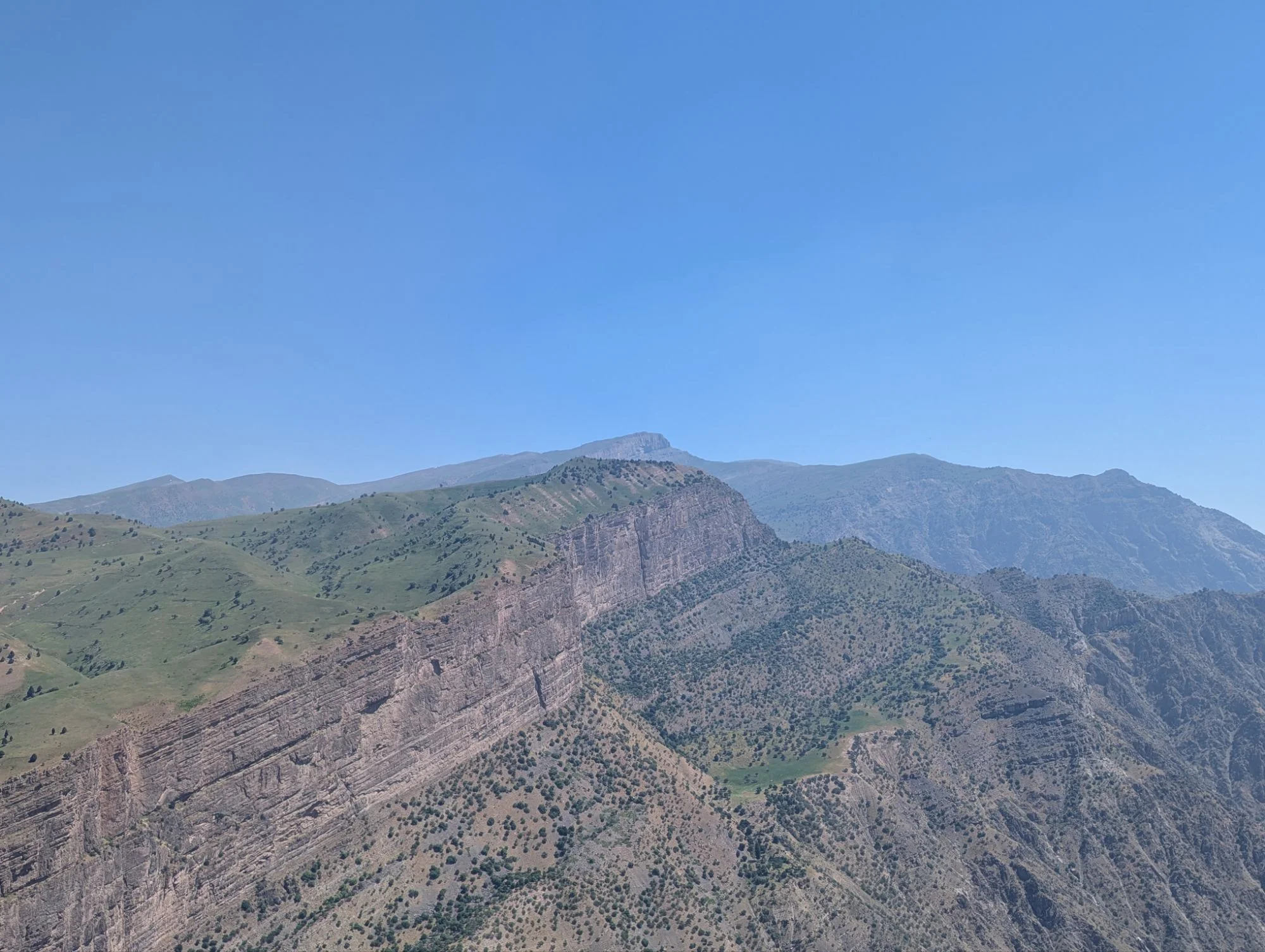 Not far from the waterfall, we found a nice relaxed camp spot and did a nice hike. See it on komoot.