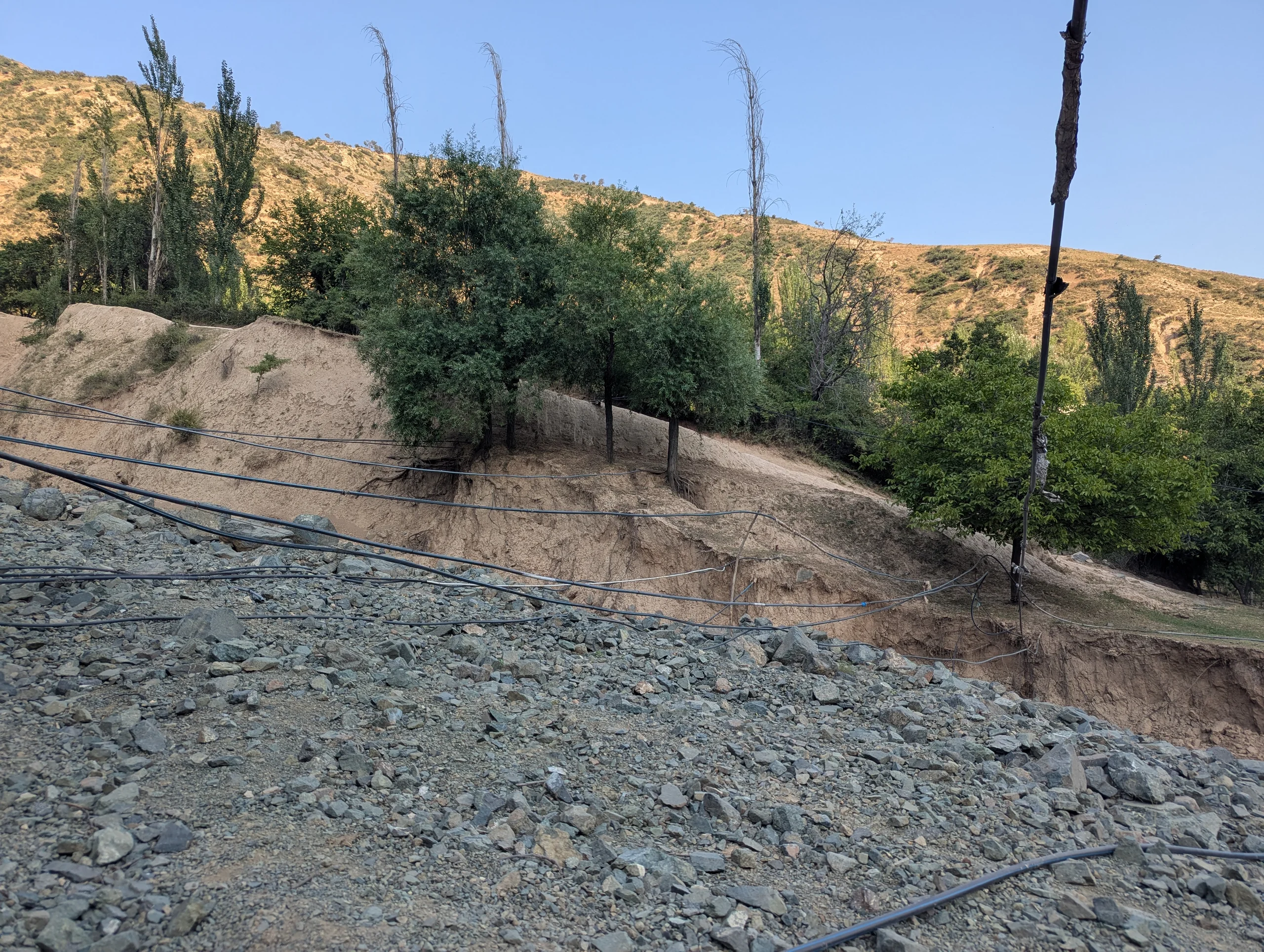 The drought was omnipresent. The main river was completely dried out and locals had installed a whole lot of water pipes from the upper parts of the mountains into their village. Sometimes you could see more than twenty pipes at once.