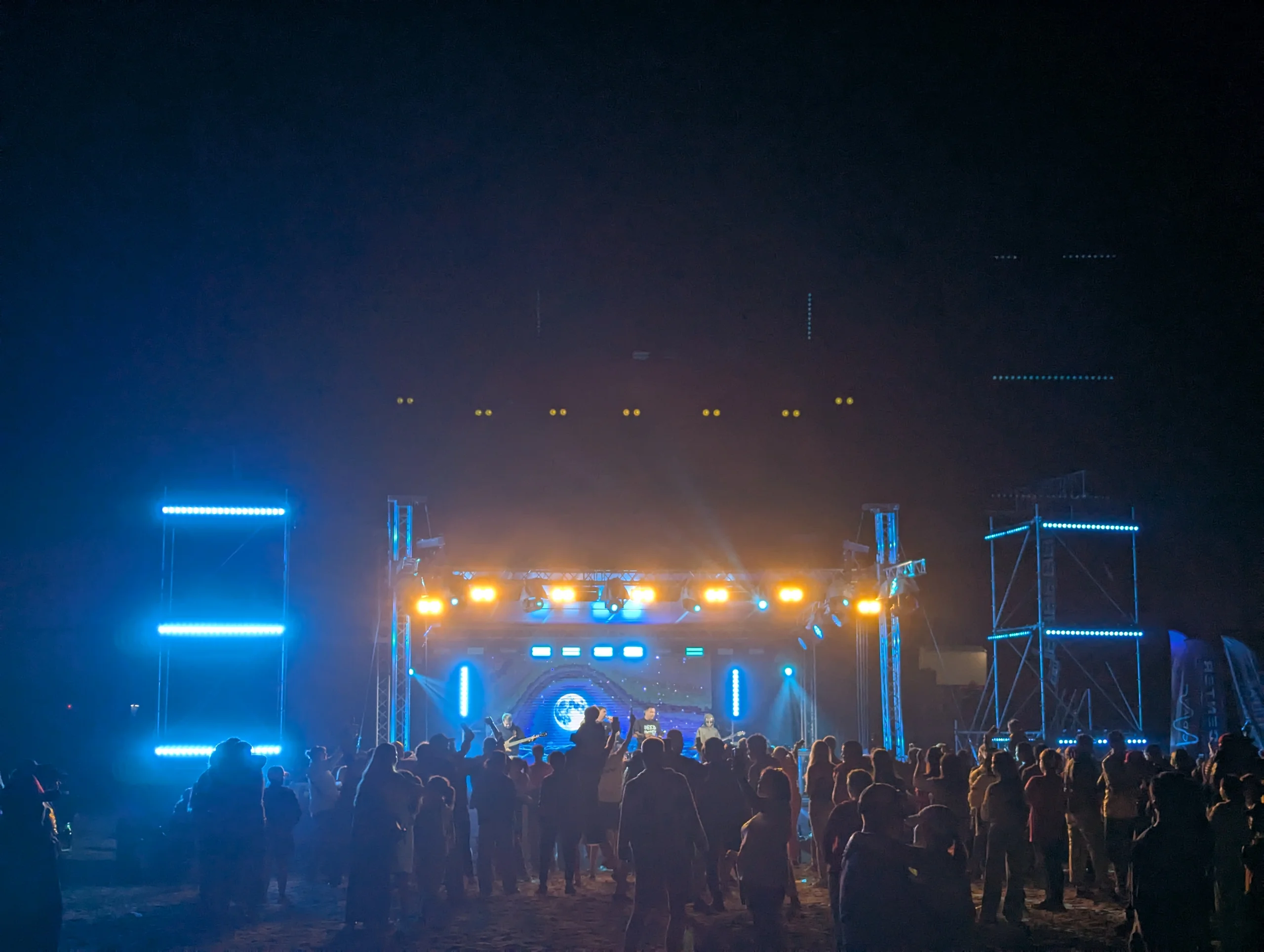 Every evening the music started and we had good parties 🎶