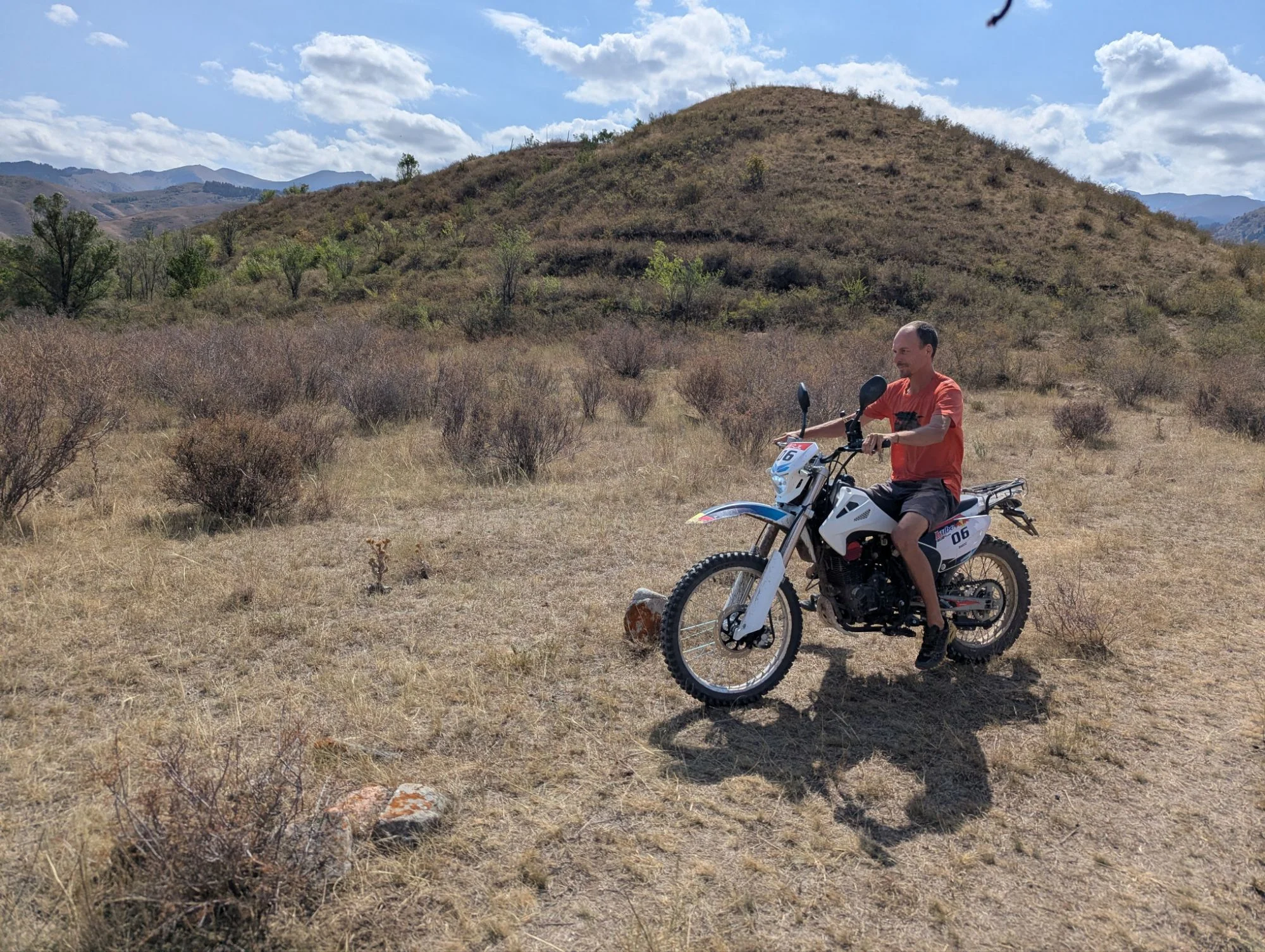 The next local came with his motorbike, and I tried that as well 😁