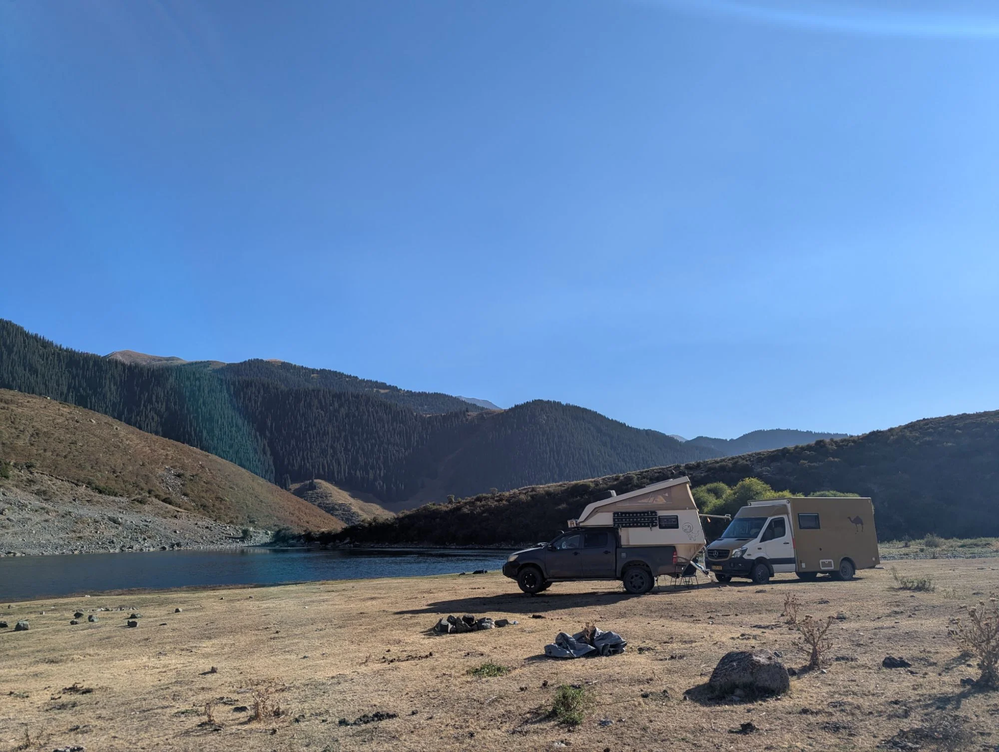 We met again with Merel and Leon and had a great time at a very small lake in the mountains ⛺