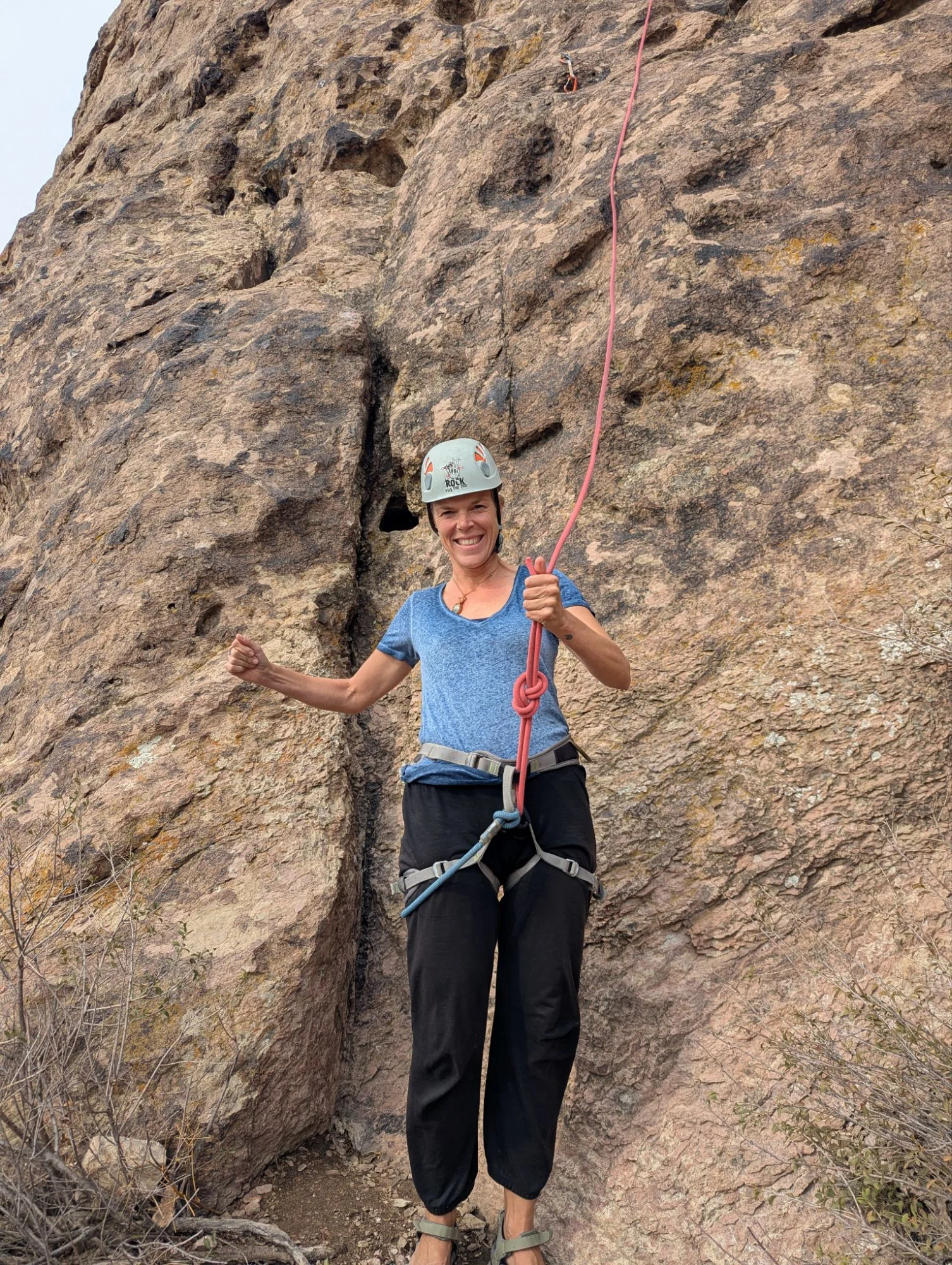 And Merel continued her climbing journey and developed natural movements and a mostly calm mind while climbing. Just minor panic attacks from time to time. The salt in the soup 😁