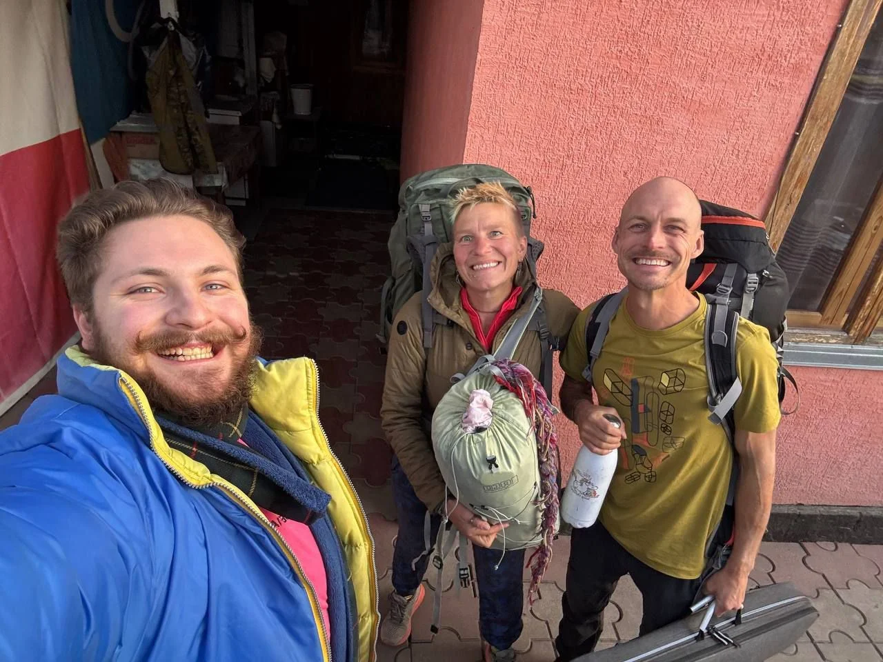 And start our trip to Malaysia and Thailand with backpacks, tent and climbing gear 🚀