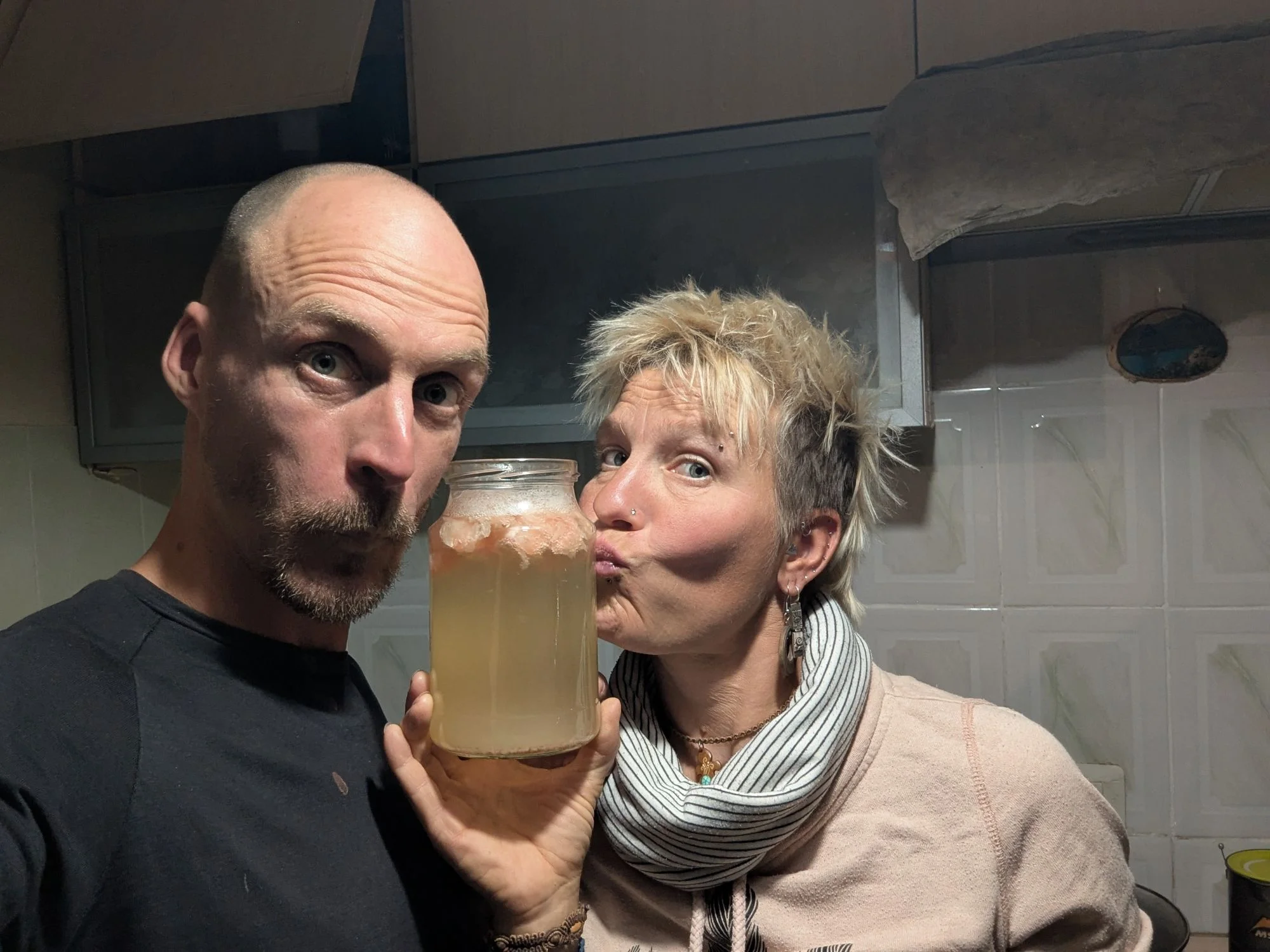 After more then two years we had to say goodbye to our water kefir Isarne-Schlippky. We did our best, but the car life, especially in winter, suited it not very well ⚰️