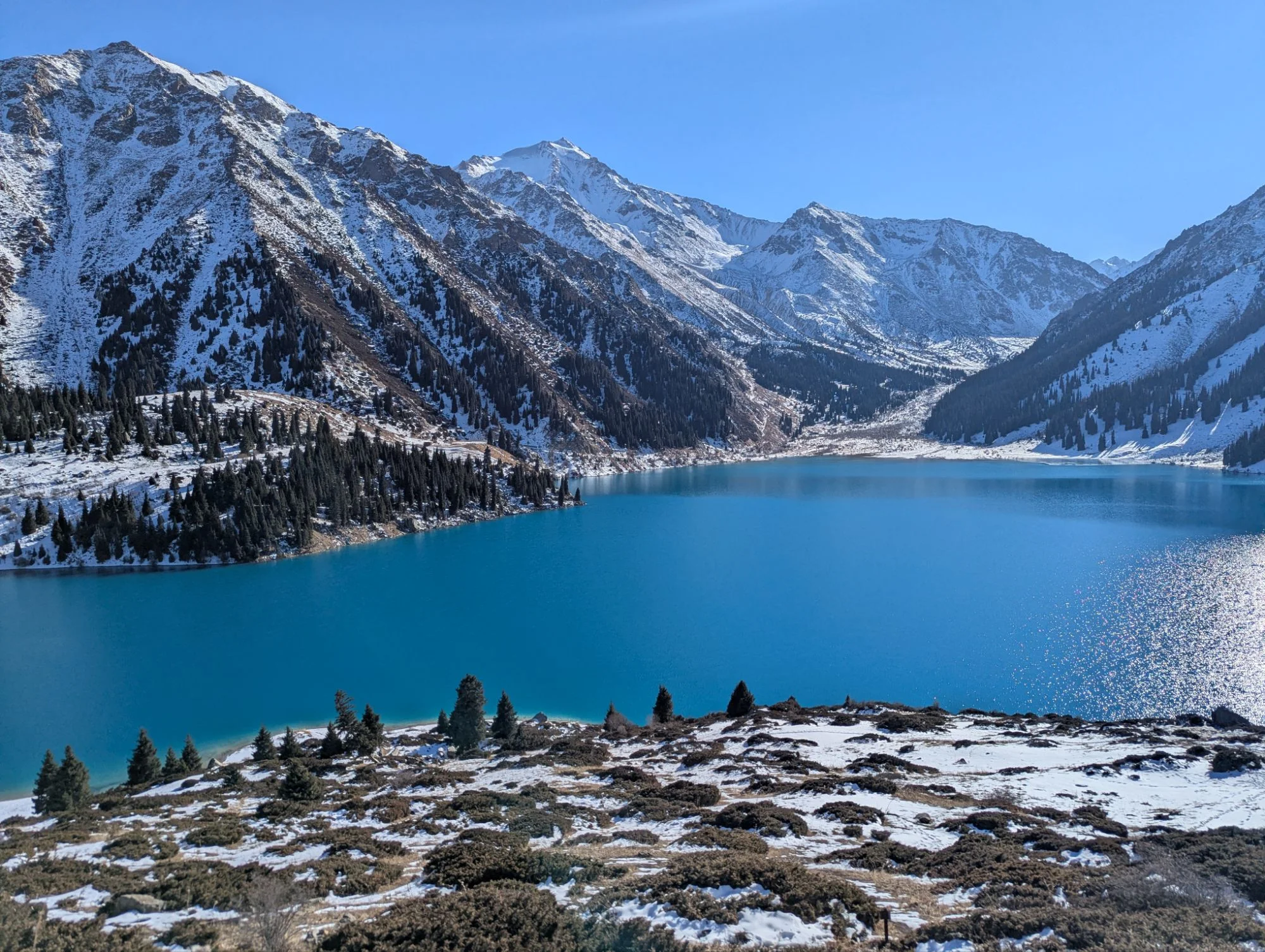 The lake was a famous attraction for locals and tourists but in the middle of the week there were only a few other hikers. Here is our track on Komoot 🚶🚶‍♀️🚶🏼‍♀️🐕‍🦺