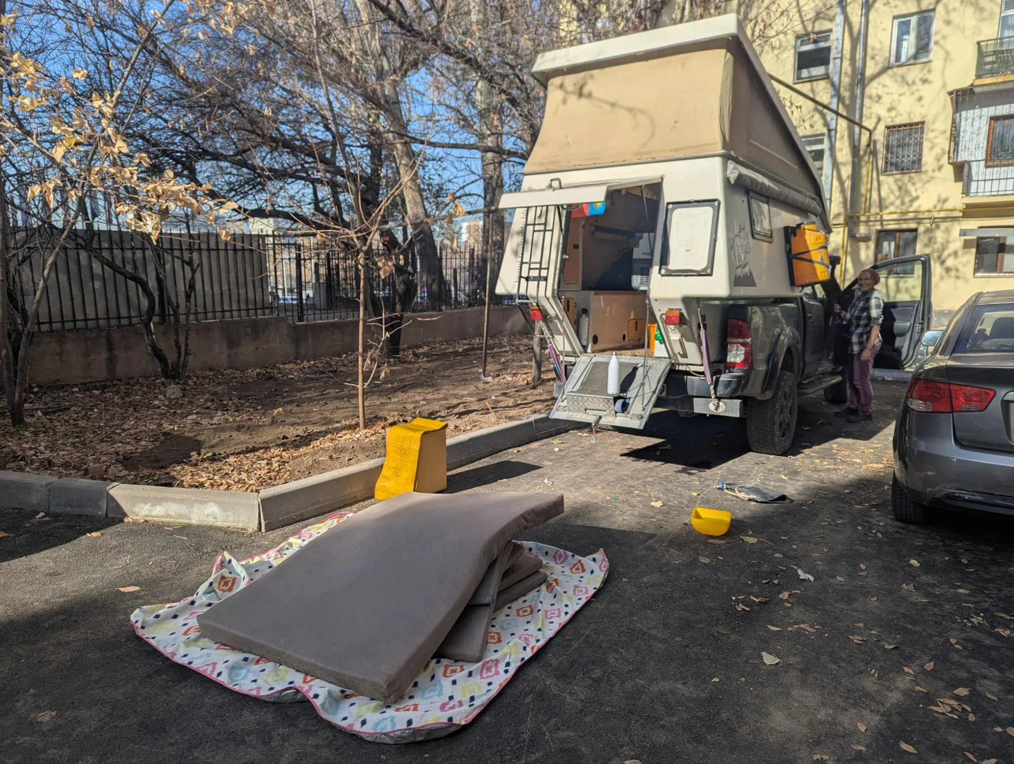We cleaned Rosinante and prepared her for the four month stay in Almaty without us 🧹