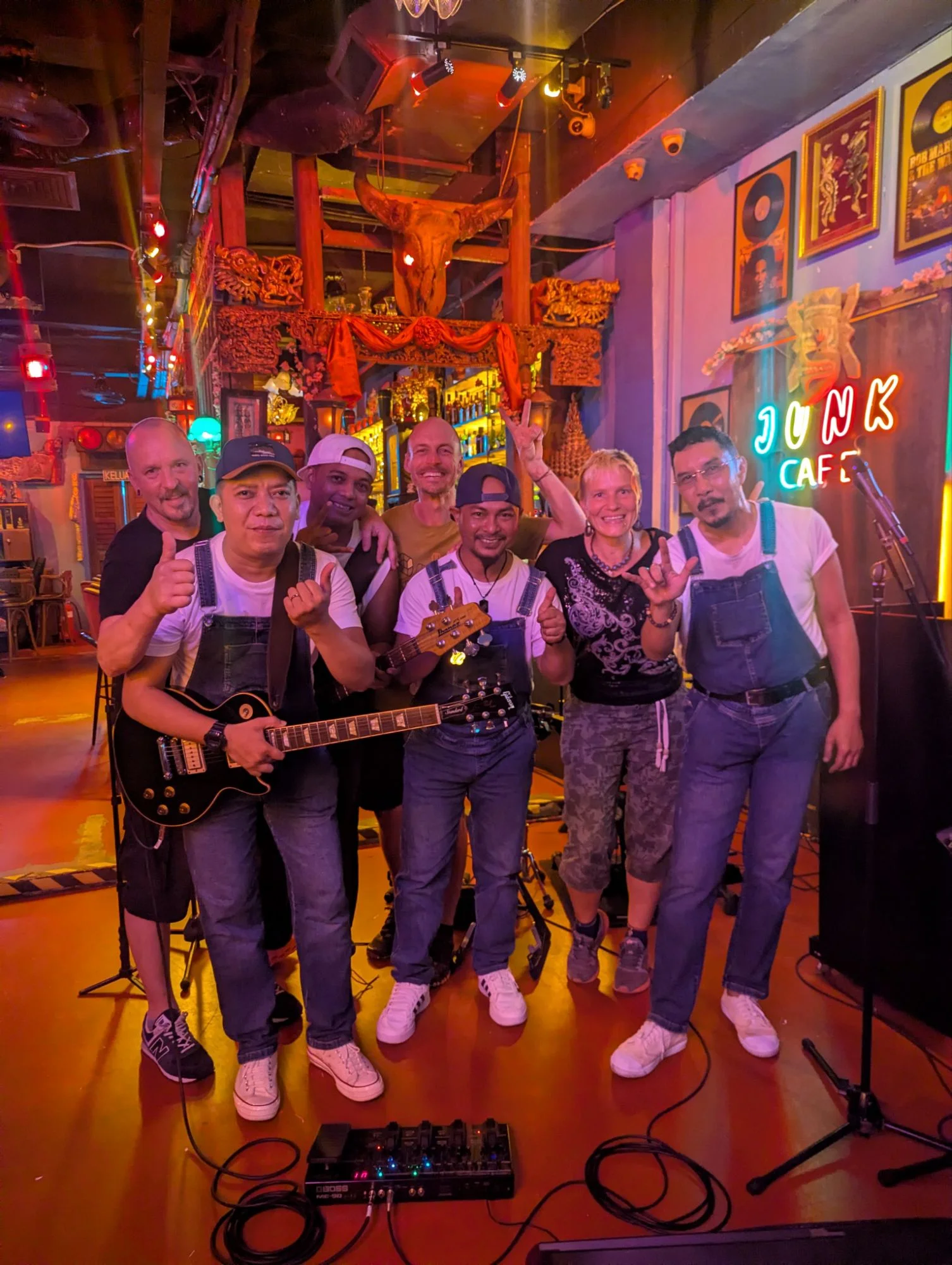 Of course we went to a bar as well and had a great night with a funny local band 🎸
