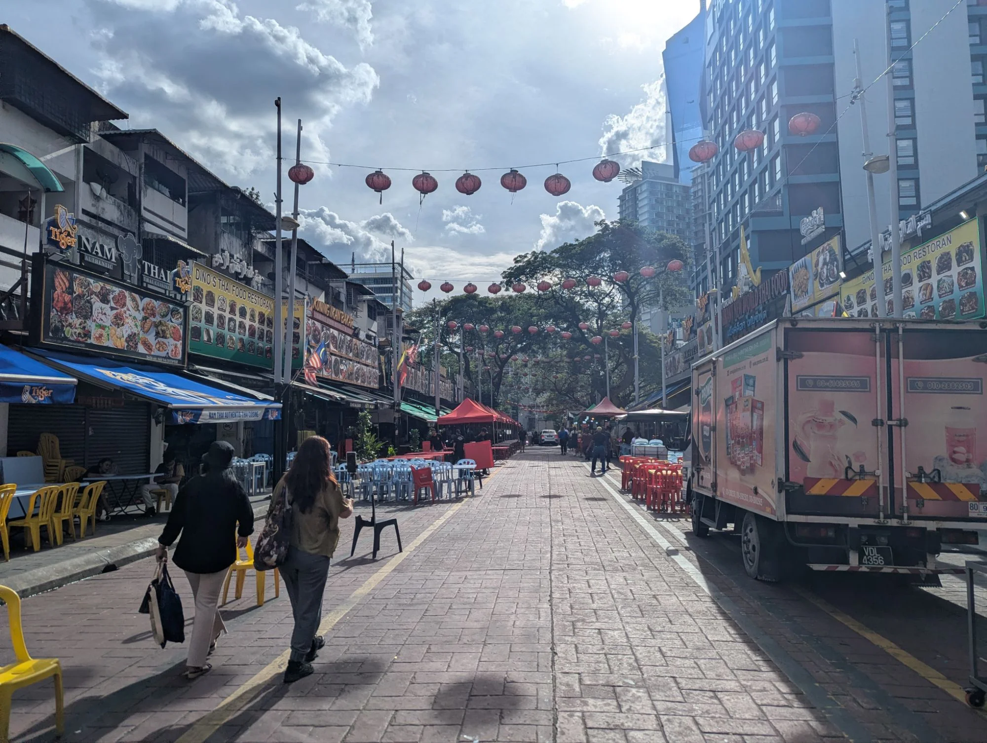 There were the restaurant streets all over the place 🥣