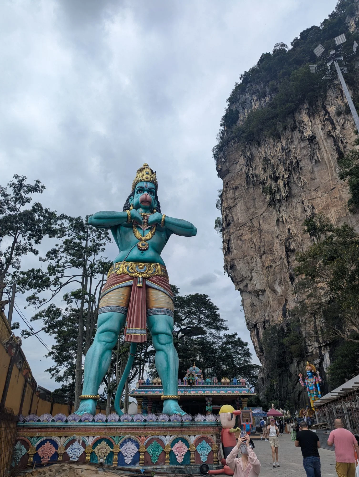 One day, we went to the Batu Caves 🏯