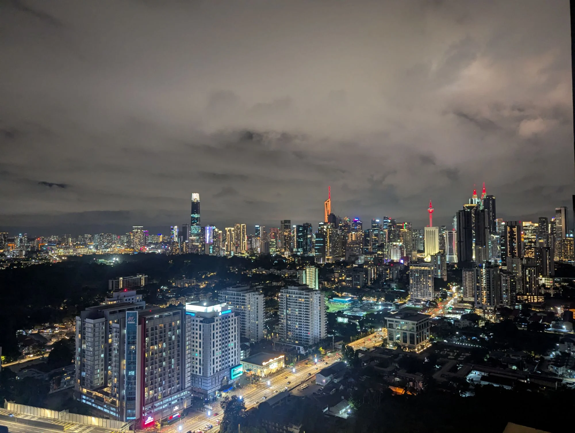 Together we moved into a very nice apartment on the 18th floor of one of the many high buildings in Kuala Lumpur 🌆