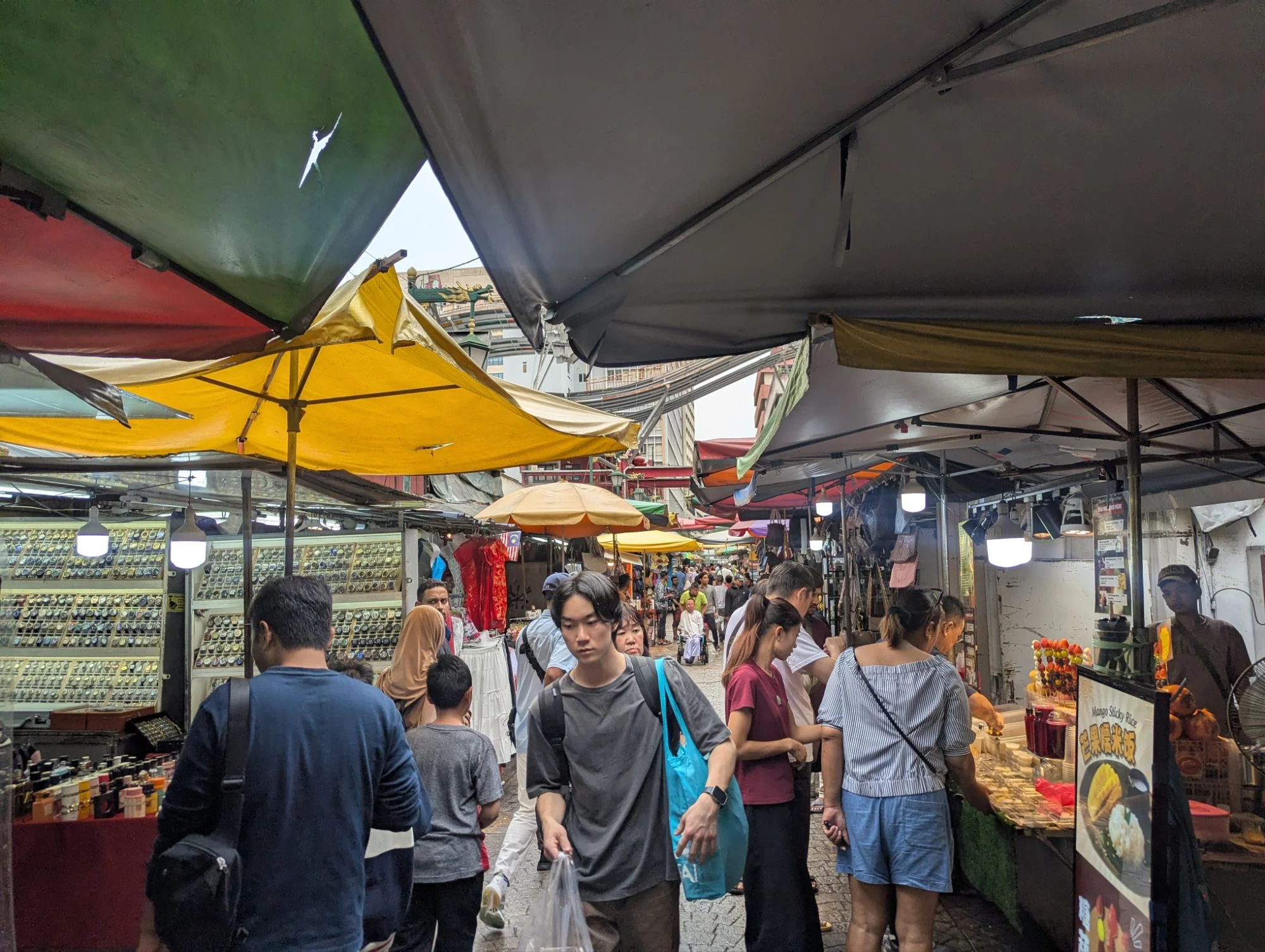 And of course the small markets were very vivid and colorful 🎊
