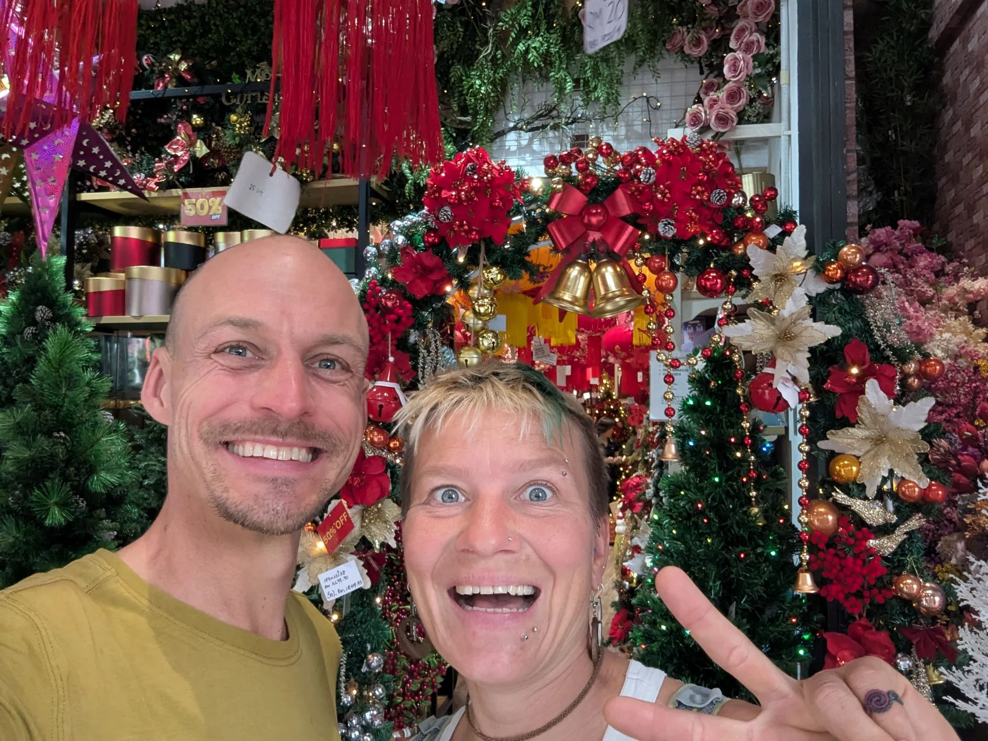But we did not expect to find the Christmas craziness in Malaysia 🎁
