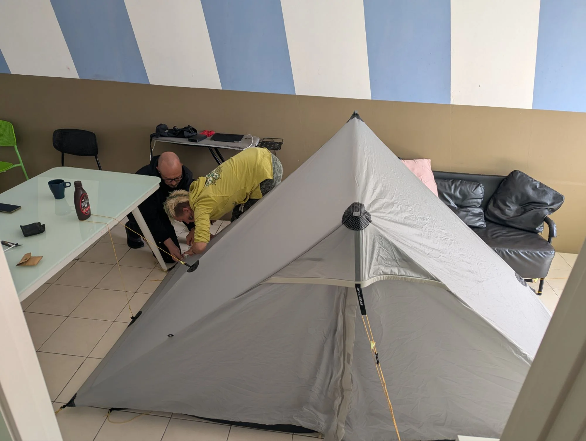 And we pitched up our new tent in our apartment. Tom brought it from Germany and we applied sealing to it ✨