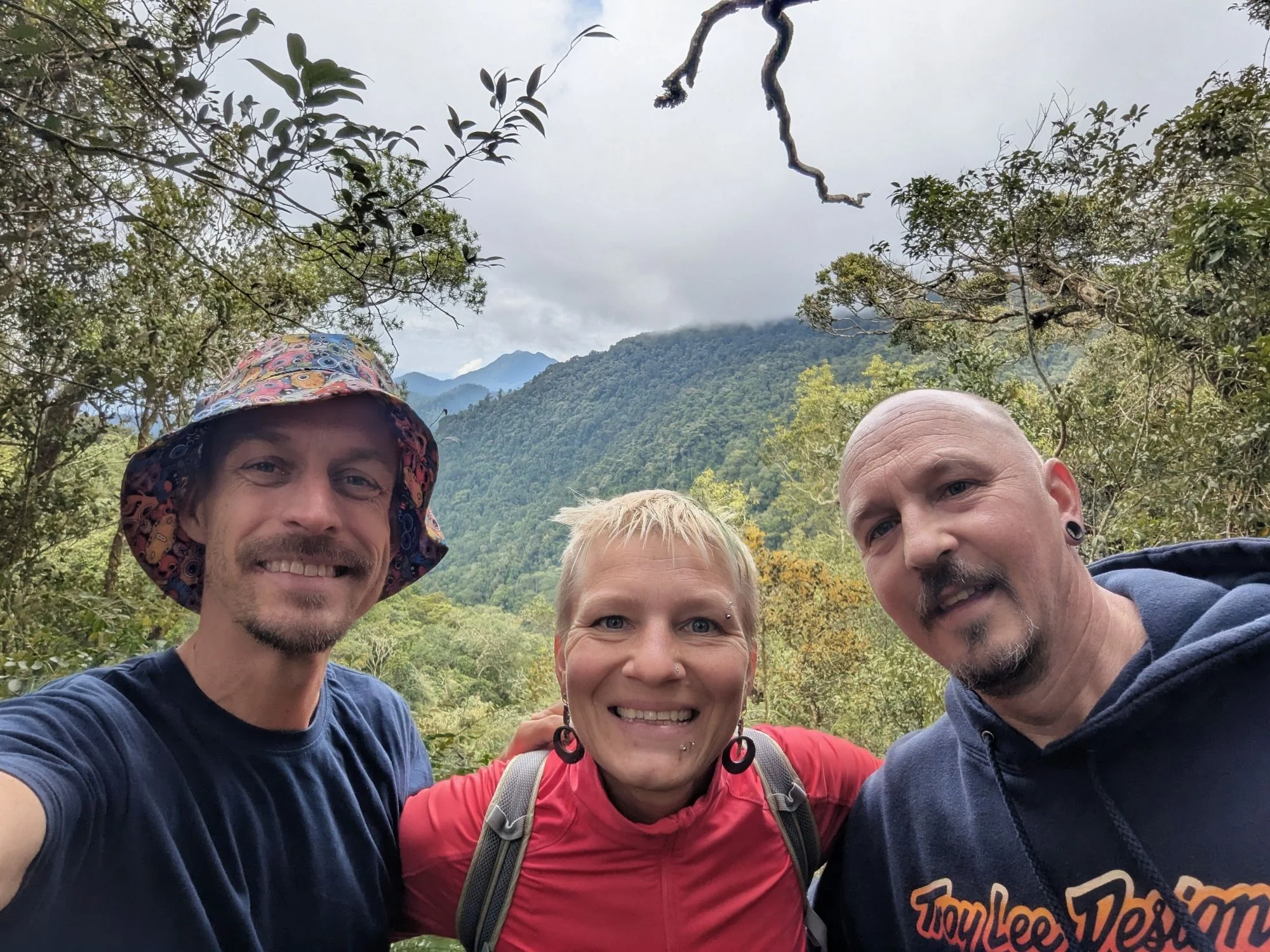 We made it up to a view point. The viewpoints were mostly not so impressive because there was mostly not much to see. More covered by trees 🔭