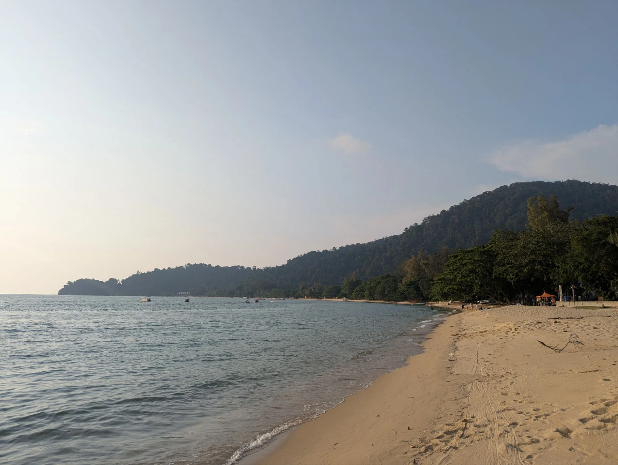 On our way to the ferry we came across another nice beach ⛱️