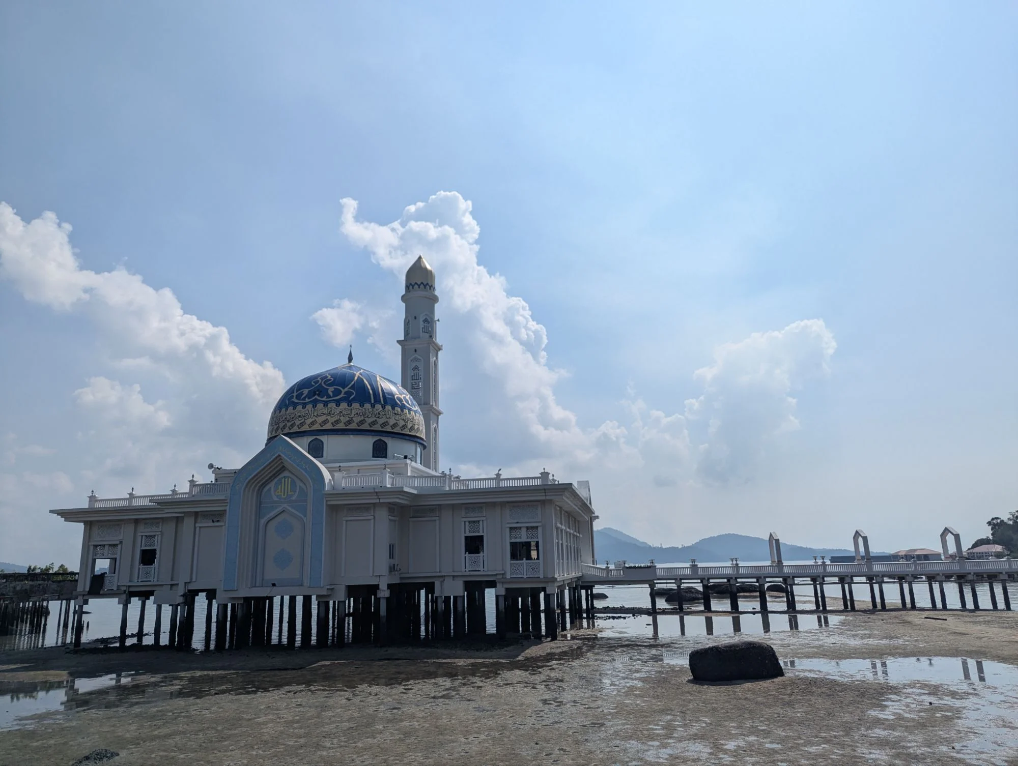 A mosque in the ocean 🌊