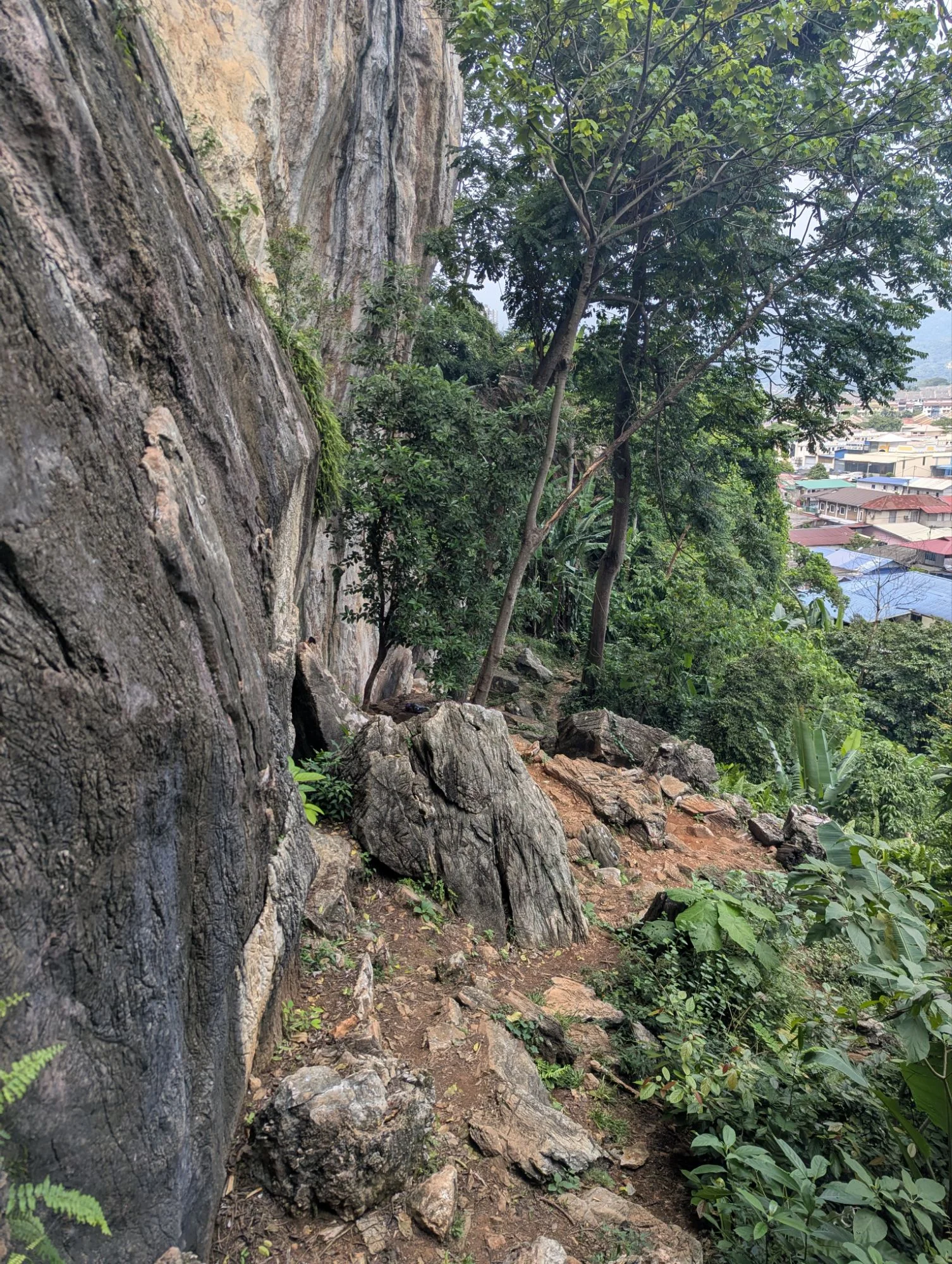 There were a lot of interesting routes and we met some local climbers who helped us reading the topo and gave us some recommendations. Some routes were to wet from the last heavy rains but we did very good climbing and got used more and more to the tropical rocks and tufa. Because most of the routes were pretty high, and we could only bring our 50m rope, we had to repell ourselves from bolts so we&rsquo;d recommend to bring a 70m rope, if possible.  The bolts etc. we&rsquo;re in very good condition. Nyamuk translates to mosquito but it was not too bad. Of course we had mosquito repellent with us 🦟