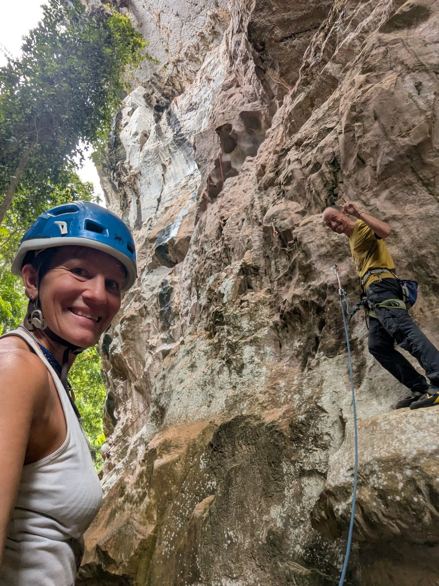 We met a Malay climber couple and had good fun climbing 🧗‍♂️