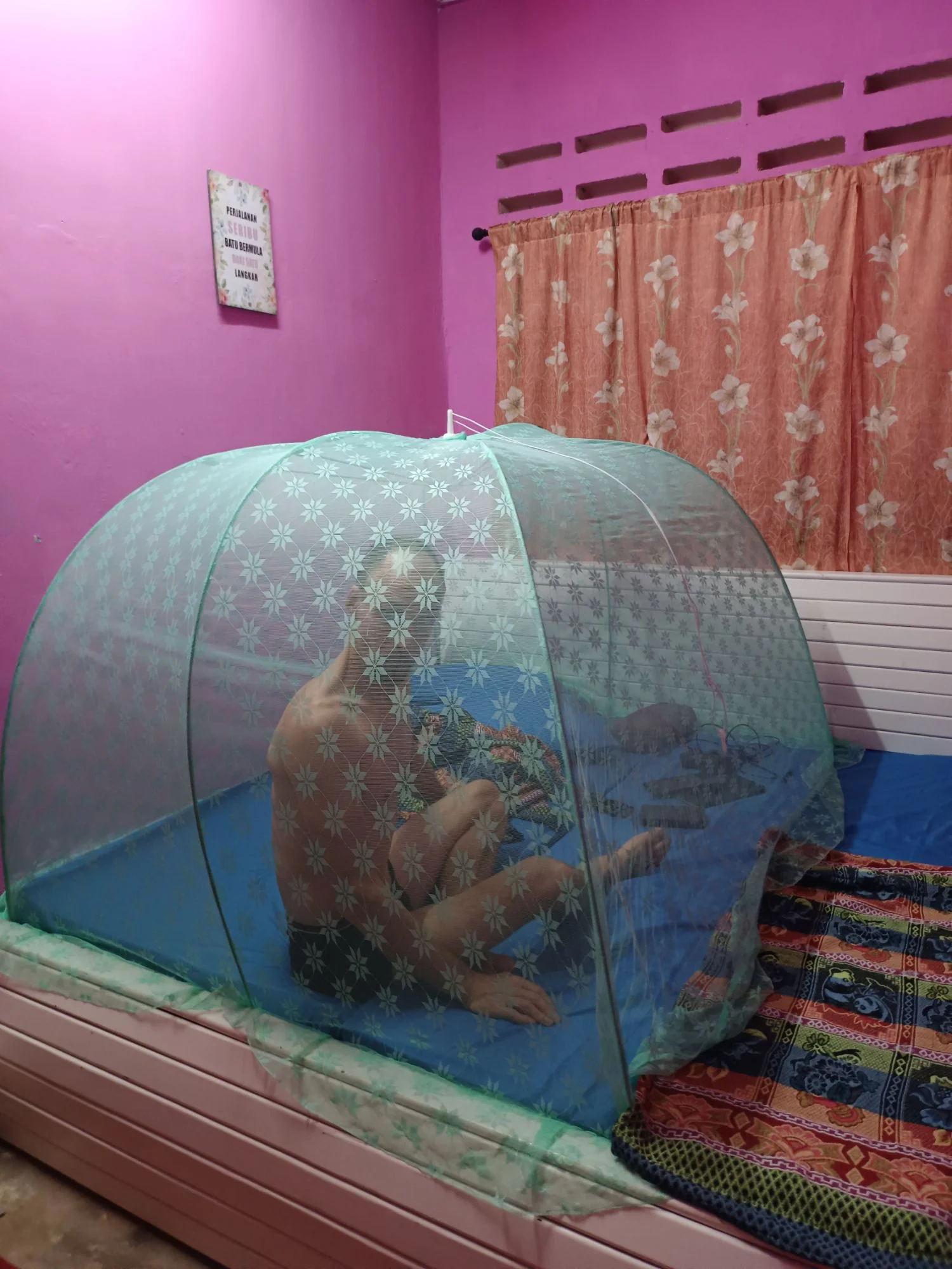 In our room, we had this mosquito net. We called it the Käseglocke 🤣