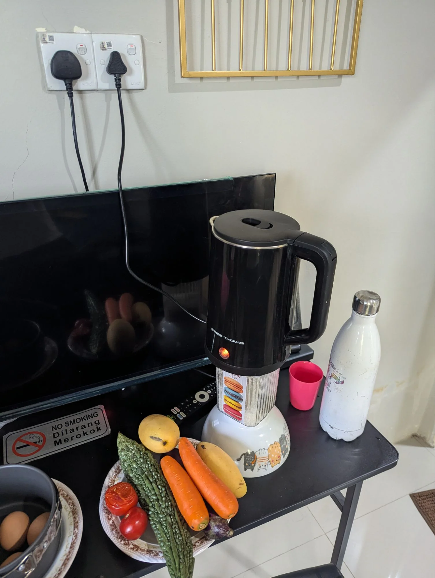 This was our tower for the water kettle because its cable was too short 😁