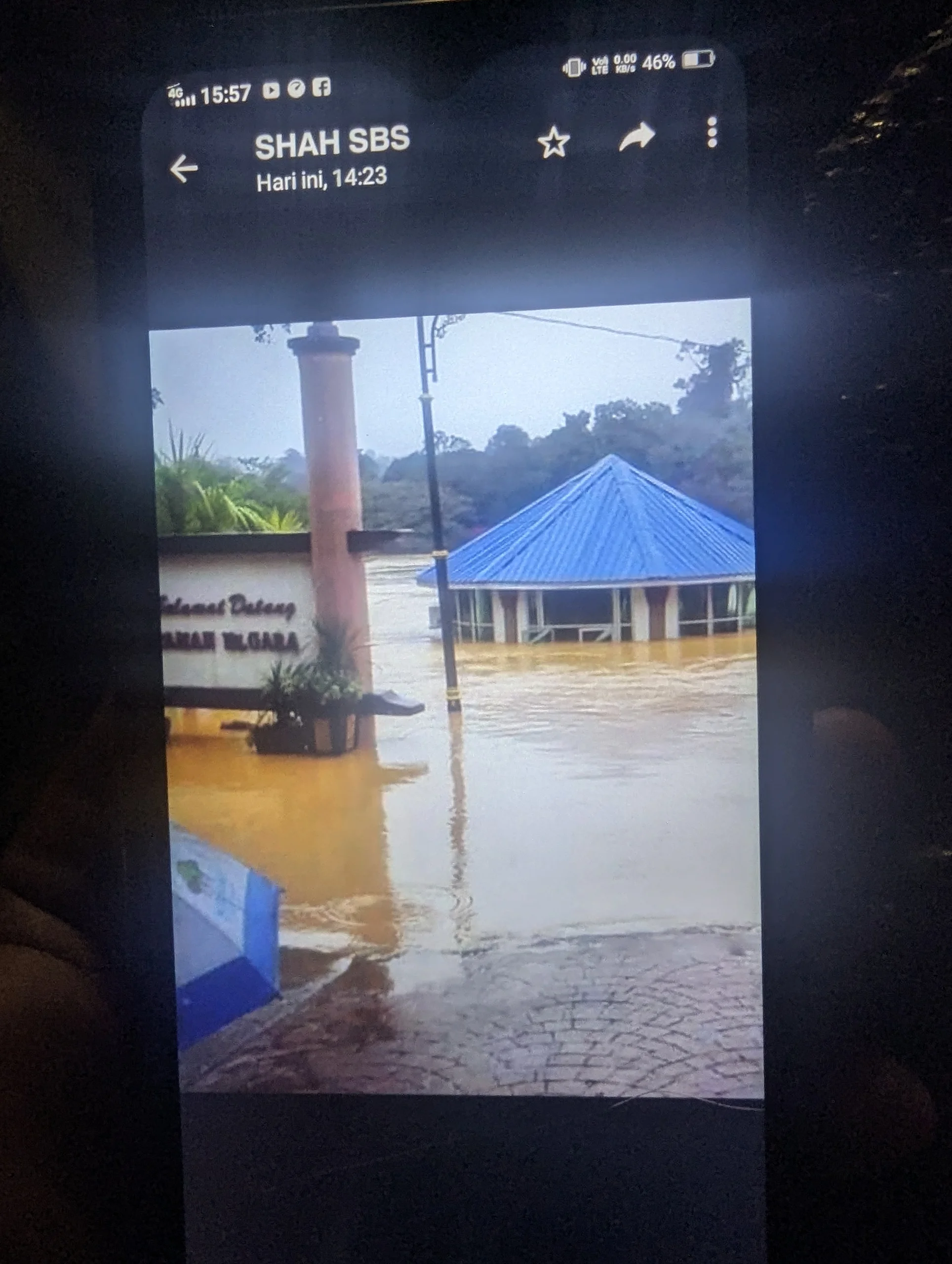 Our guide showed us a photo of the biggest flooding that took place in Taman Negara in 2014 and was about 75 meters high.