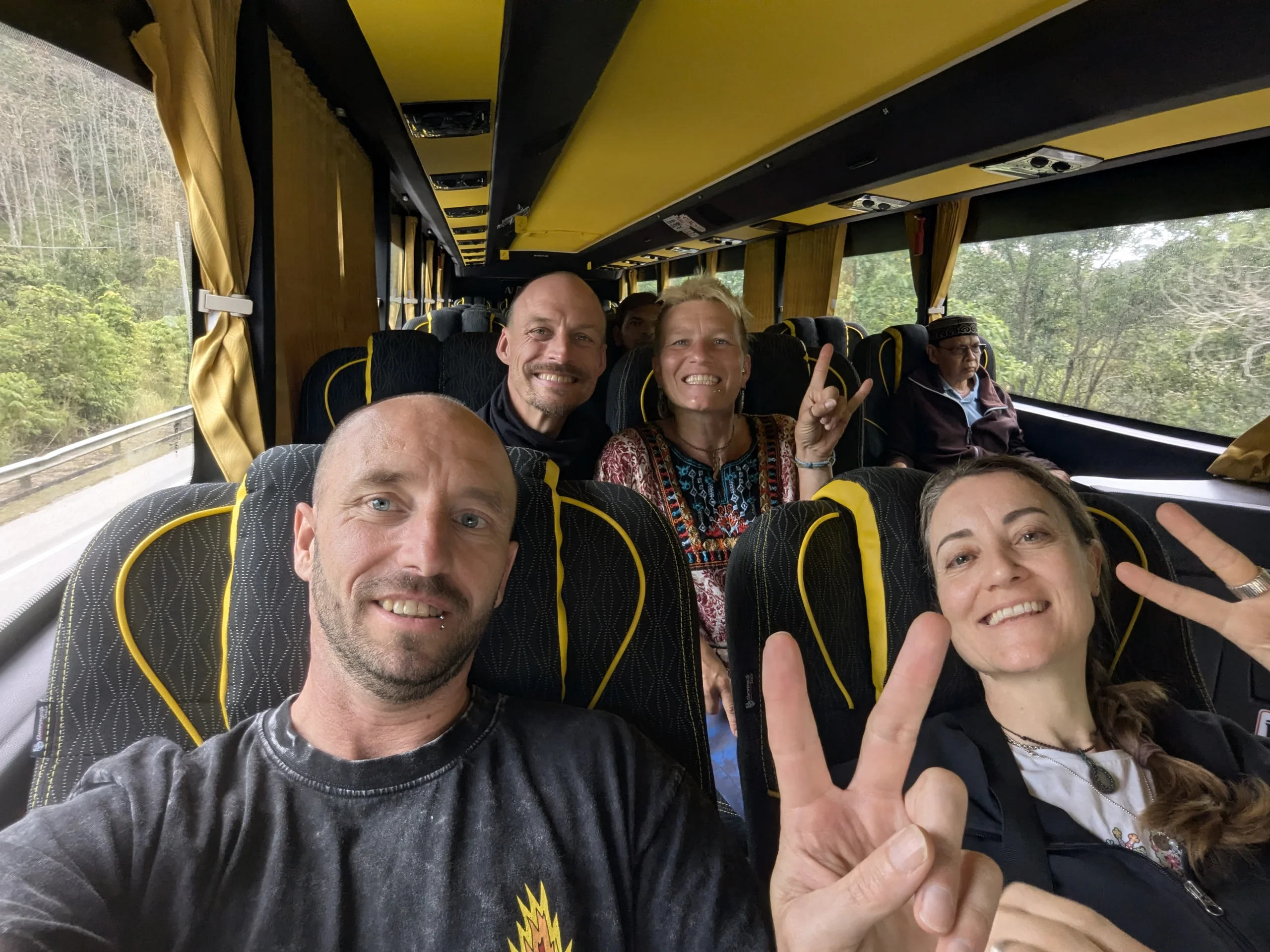 We took a long distance bus to the east coast of Malaysia. This time it was a really luxurious bus. A lot of space, adjustable air condition. We were flying of the roads 🧈🚀