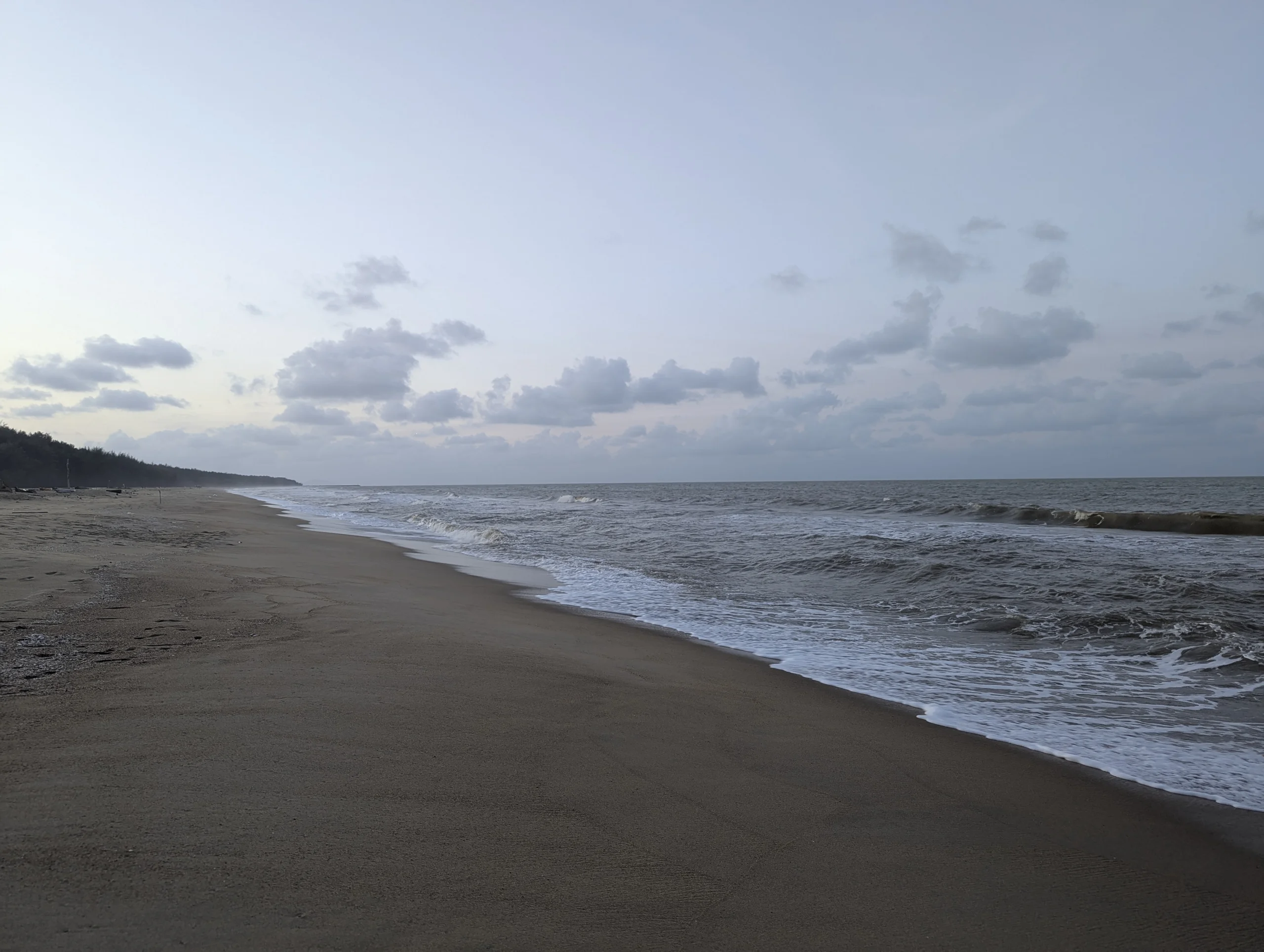 We arrived at the coast and this one was very different. There were waves which reminded us of the Atlantic.
