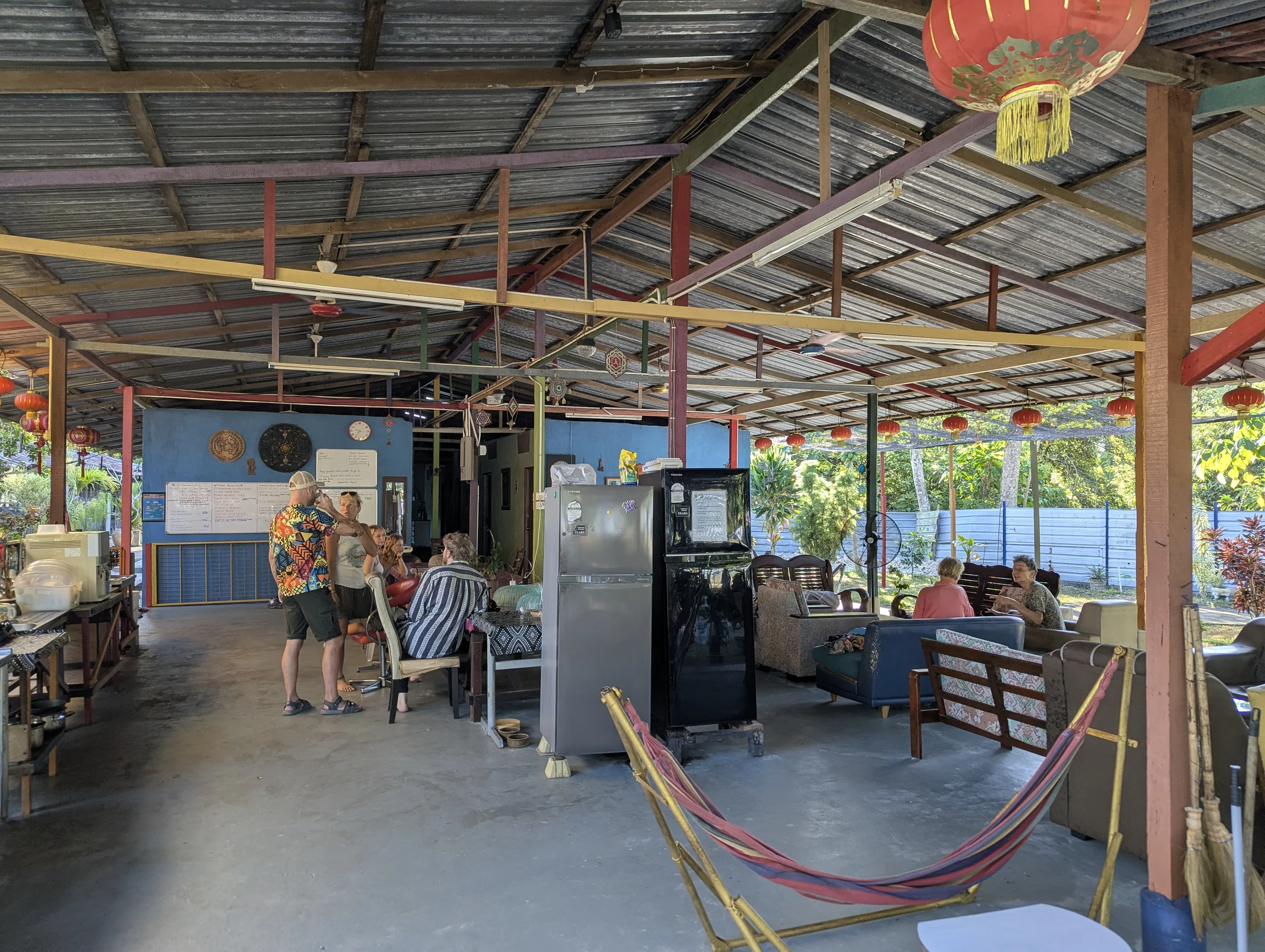 But we found a very nice accommodation: Tony’s guesthouse. It was such a nice and calm place with a big community kitchen, eating table and everything. There were very interesting guests and the atmosphere was just nice.