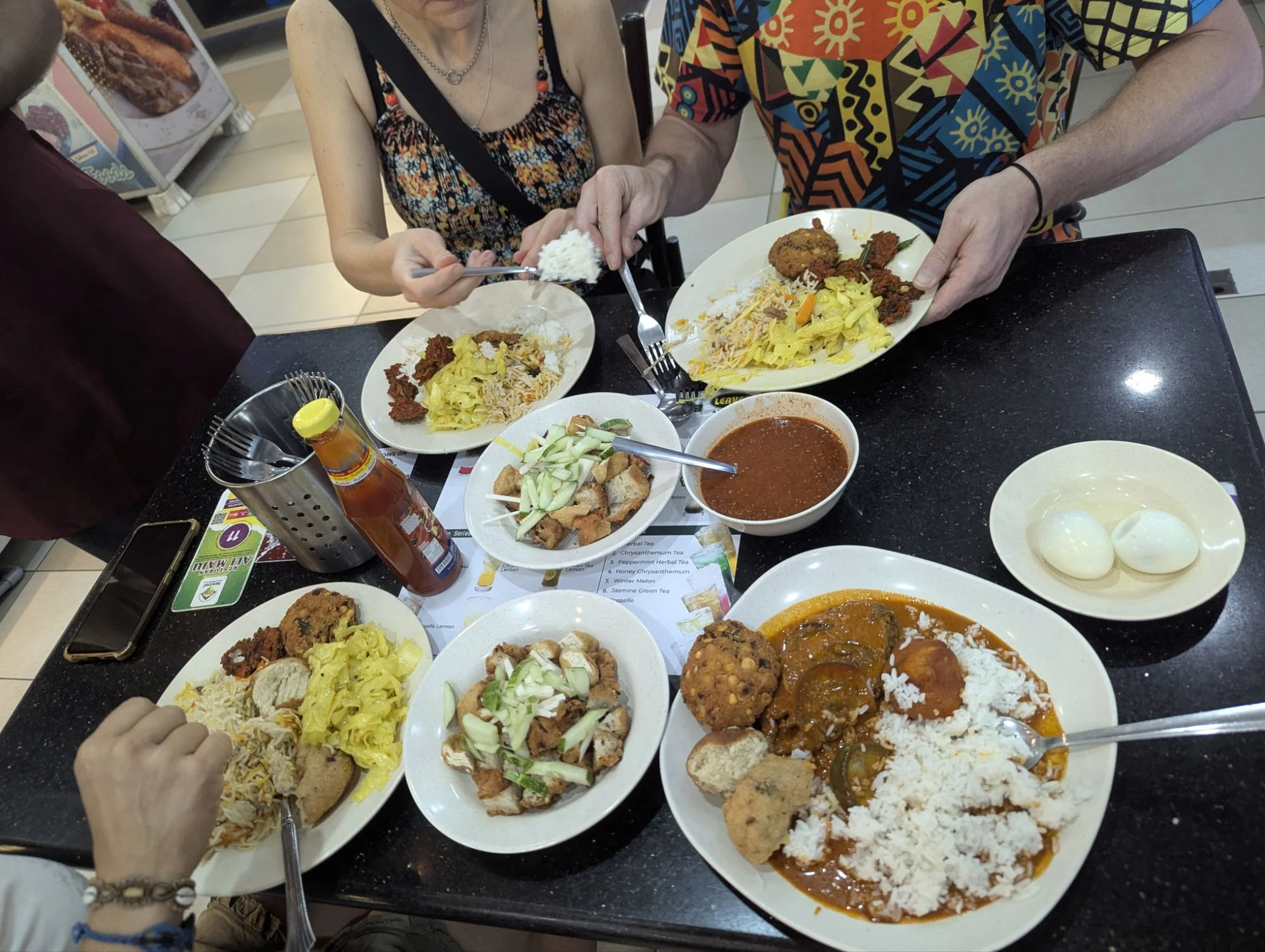 Moni is vegan and we were quite positive that it would be possible to get something to eat for her in the restaurants. And it turned out that it was super easy and right the first restaurant had plenty of vegan meals 🥳