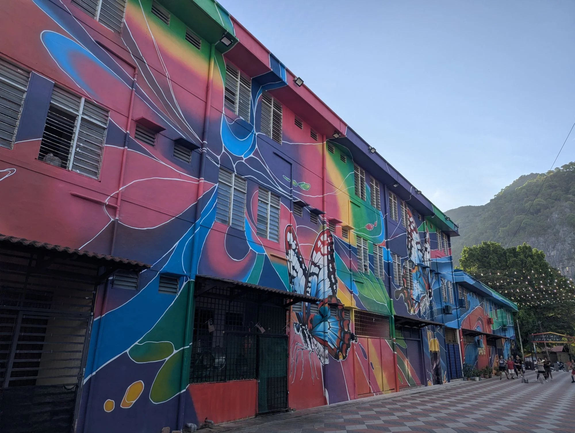 There were beautiful graffiti arts.